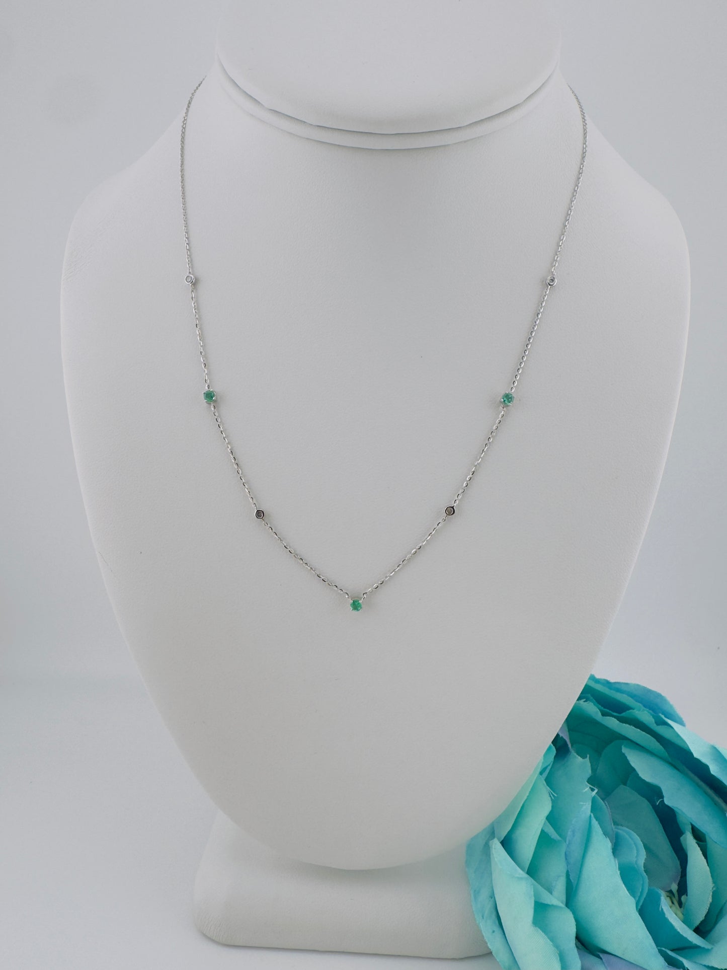 Diamond and Emerald Chain 14kt, size18”. dc1