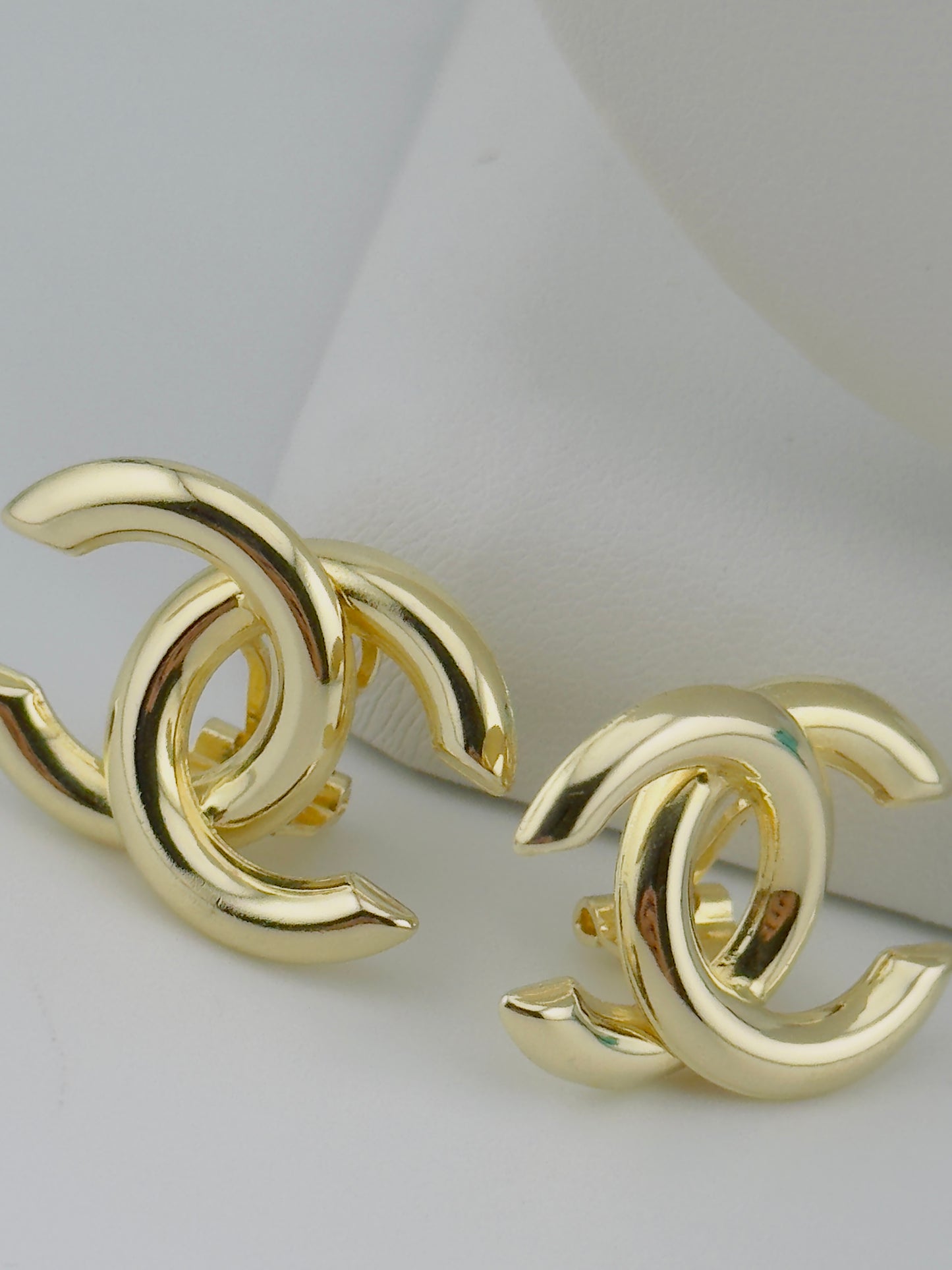 Earrings Omega Style 14kt, e51