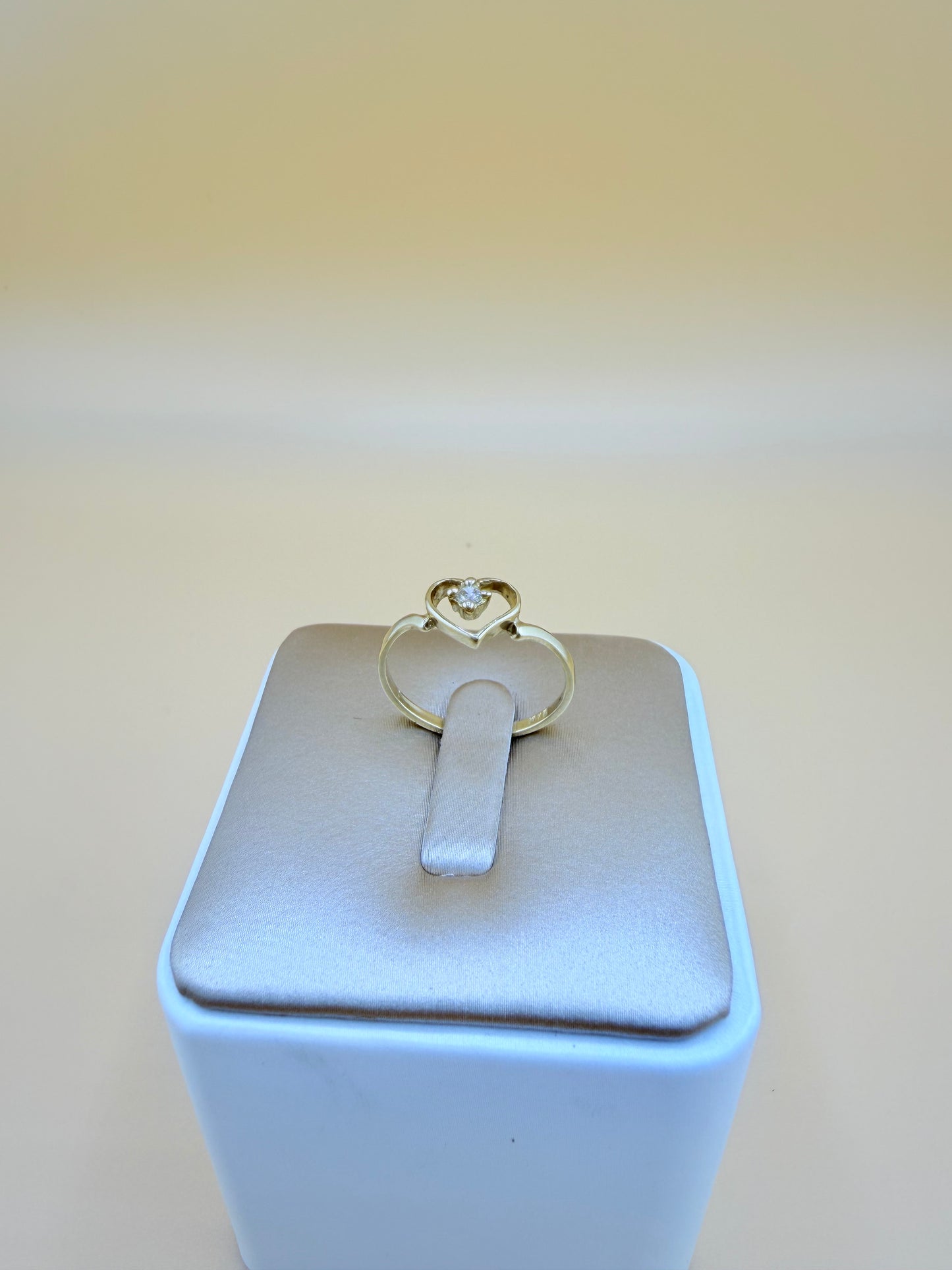 10kt Solid Gold Ring, size 8”. r