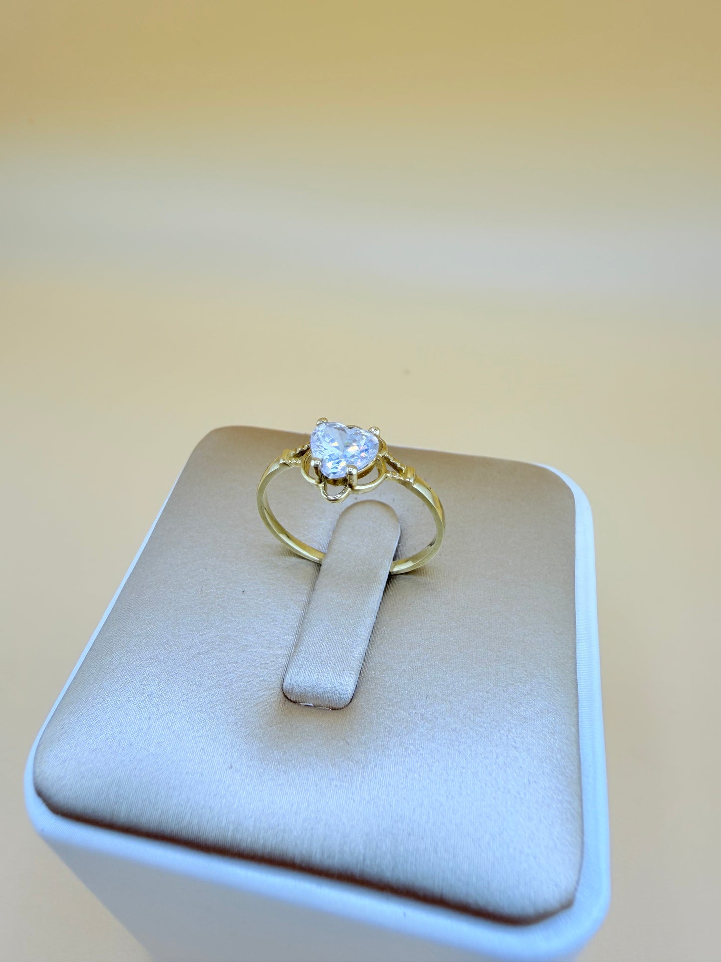 10kt Solid Gold Ring, size 7”. r