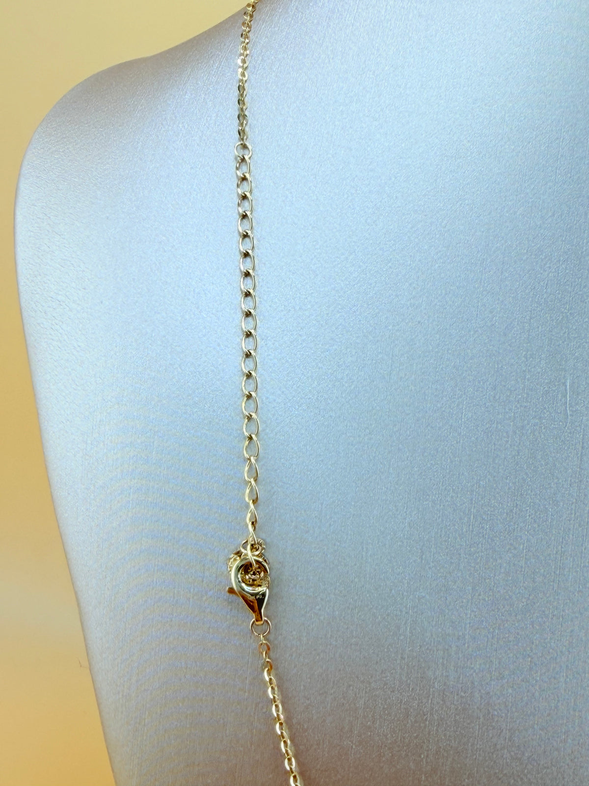14K Solid Gold Chain with “MOM” Pendant, Adjustable 16”–18” Length, 0.6mm Thick. n