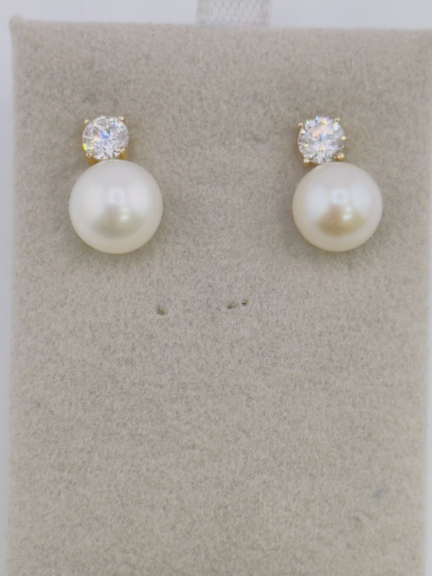 Pearl Earrings 14kt. e33