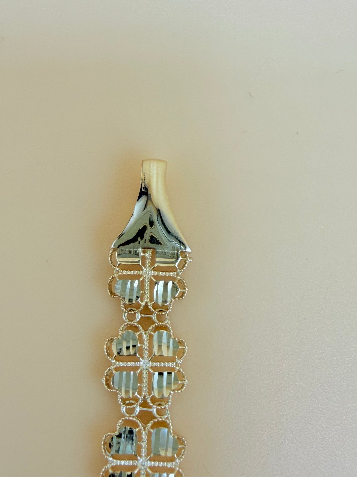 10kt Gold Bracelet, size 7”. 7.5mm Clover.