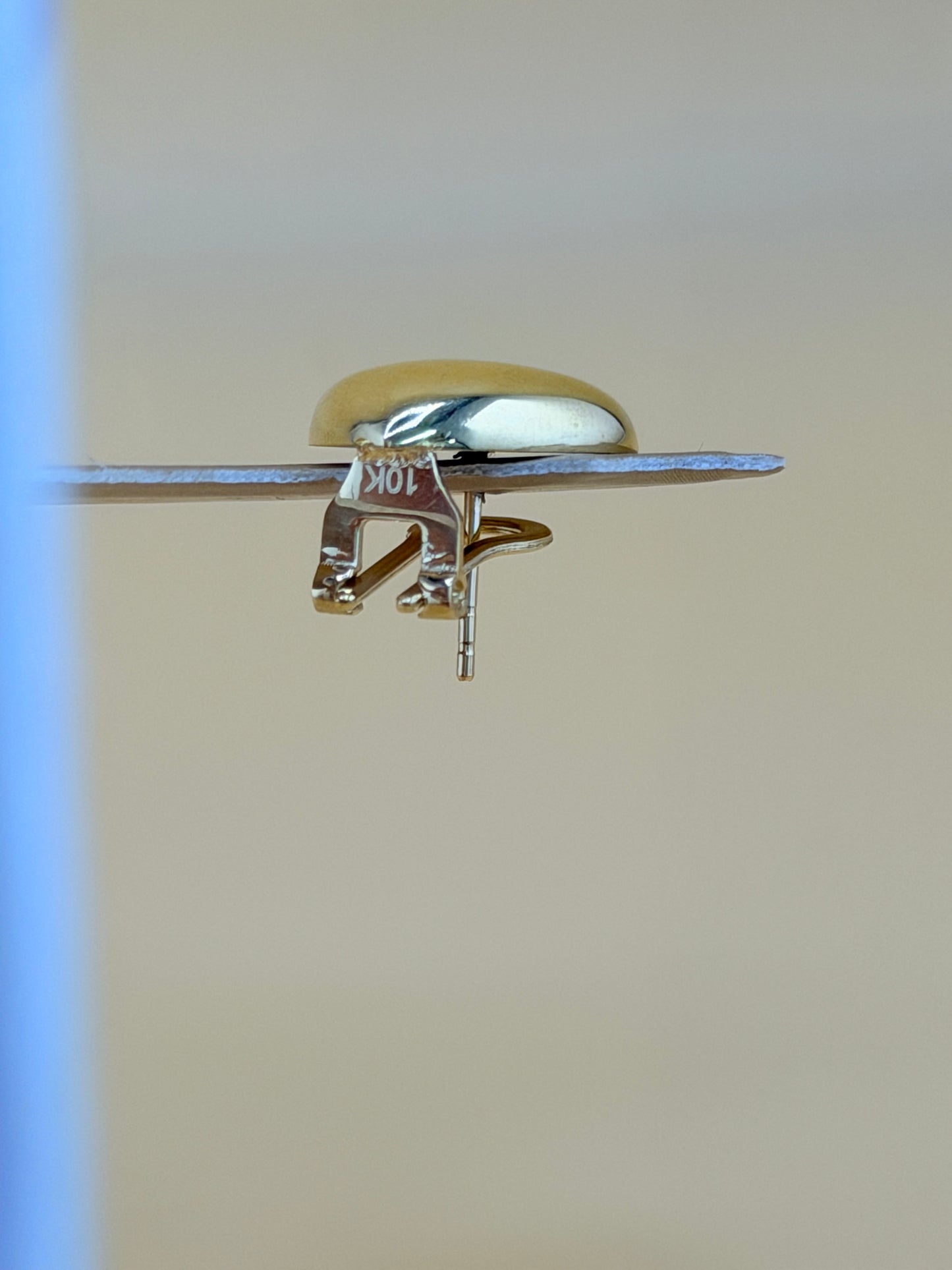 10kt Gold Earrings. Measuring 1.4cm in size.