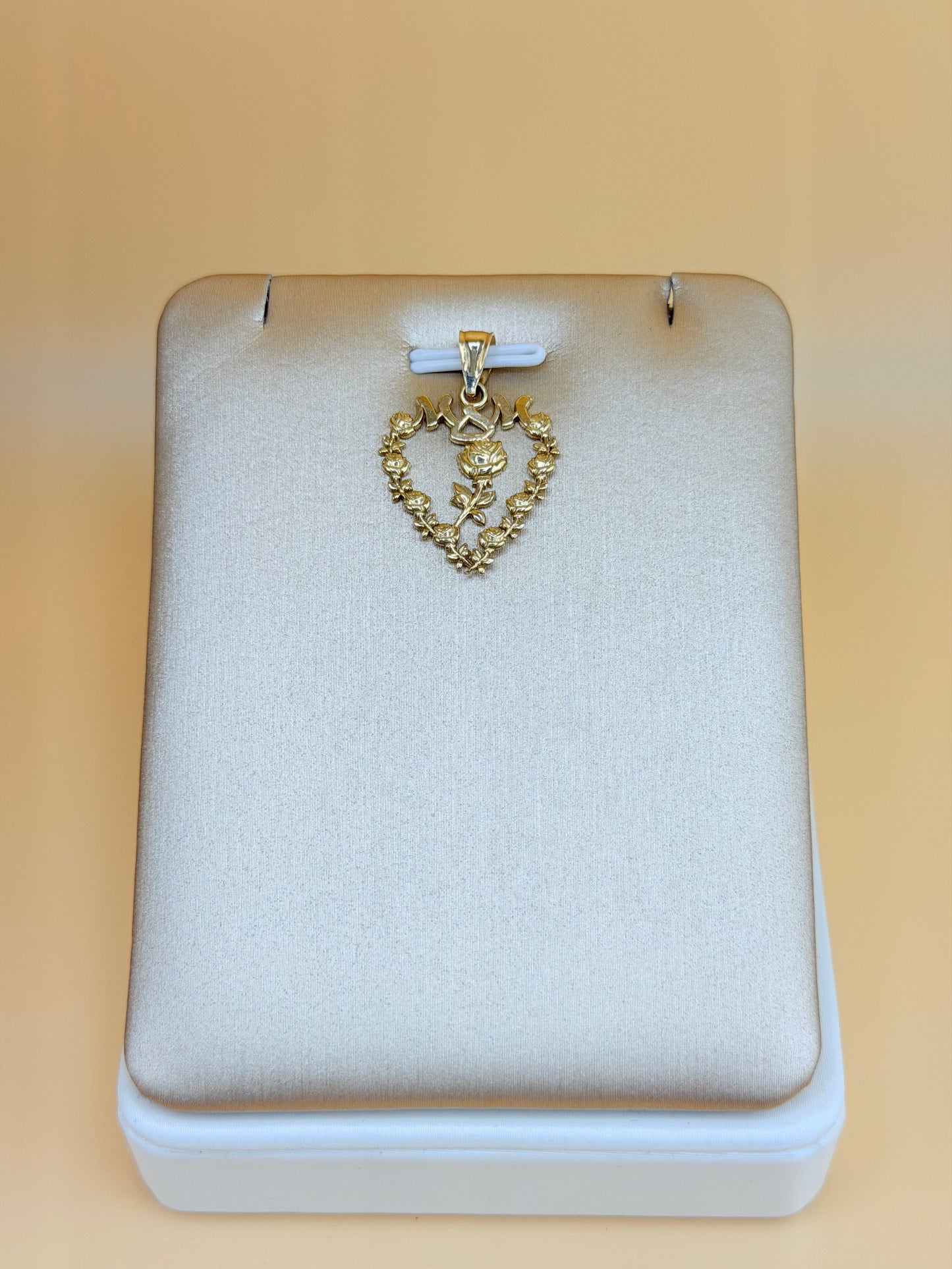 Solid Gold “MOM” Pendant with Roses and Hearts, Fits Chains Up to 3mm Thick. ch