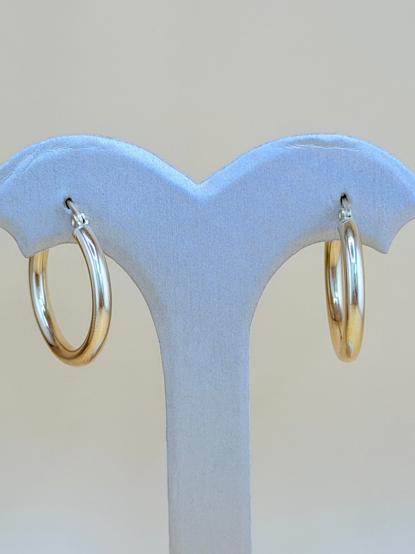 10kt Semi-Solid Gold Hoops Earrings. e