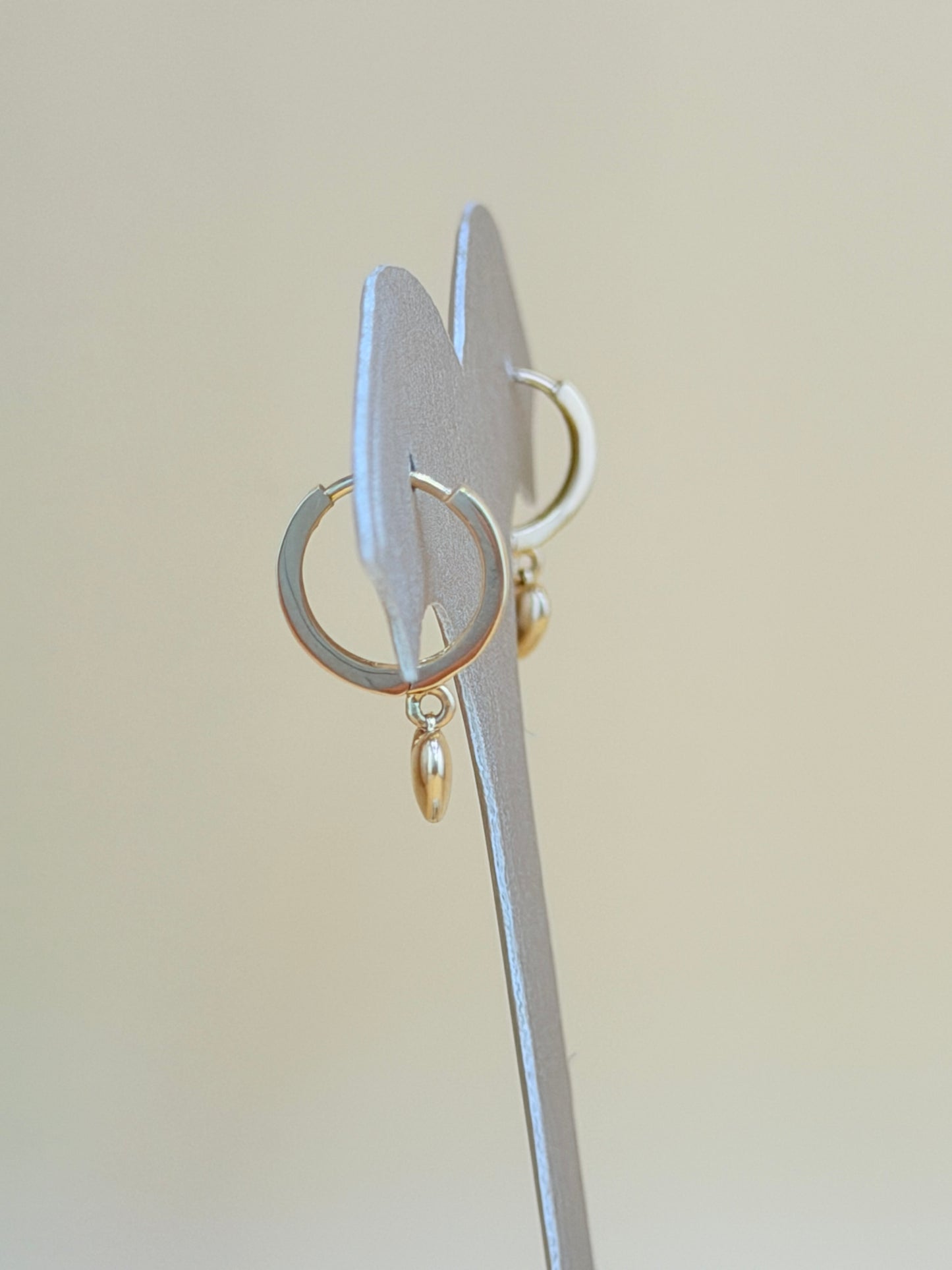 14kt Solid Gold Hoops Earrings. e
