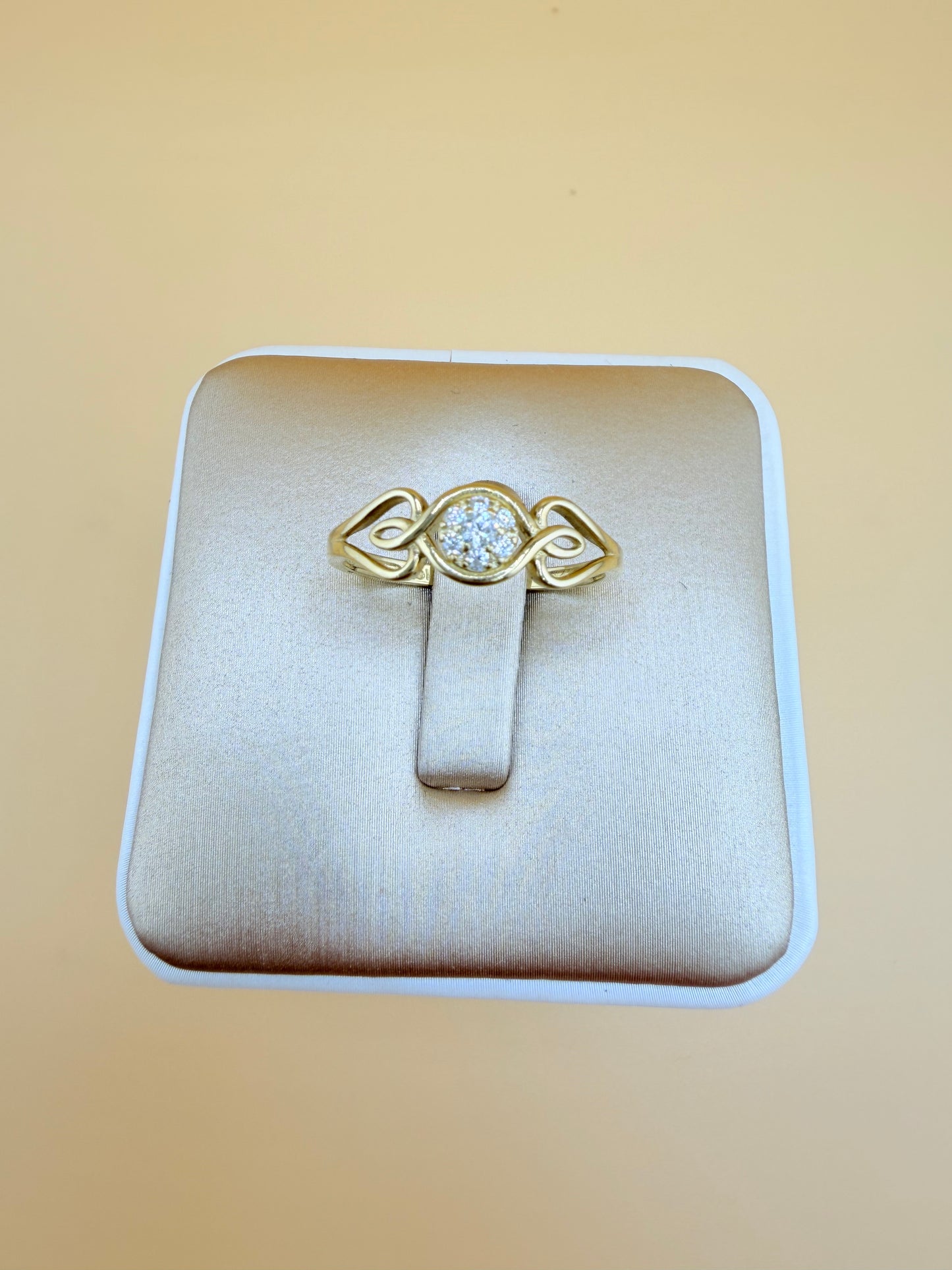 10kt Solid Gold Ring, size 7”. r