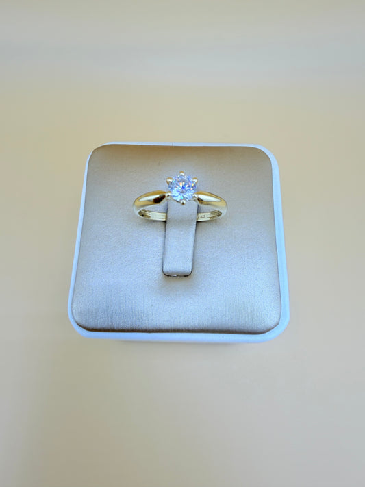 10kt Gold Ring, size 7.5”, r