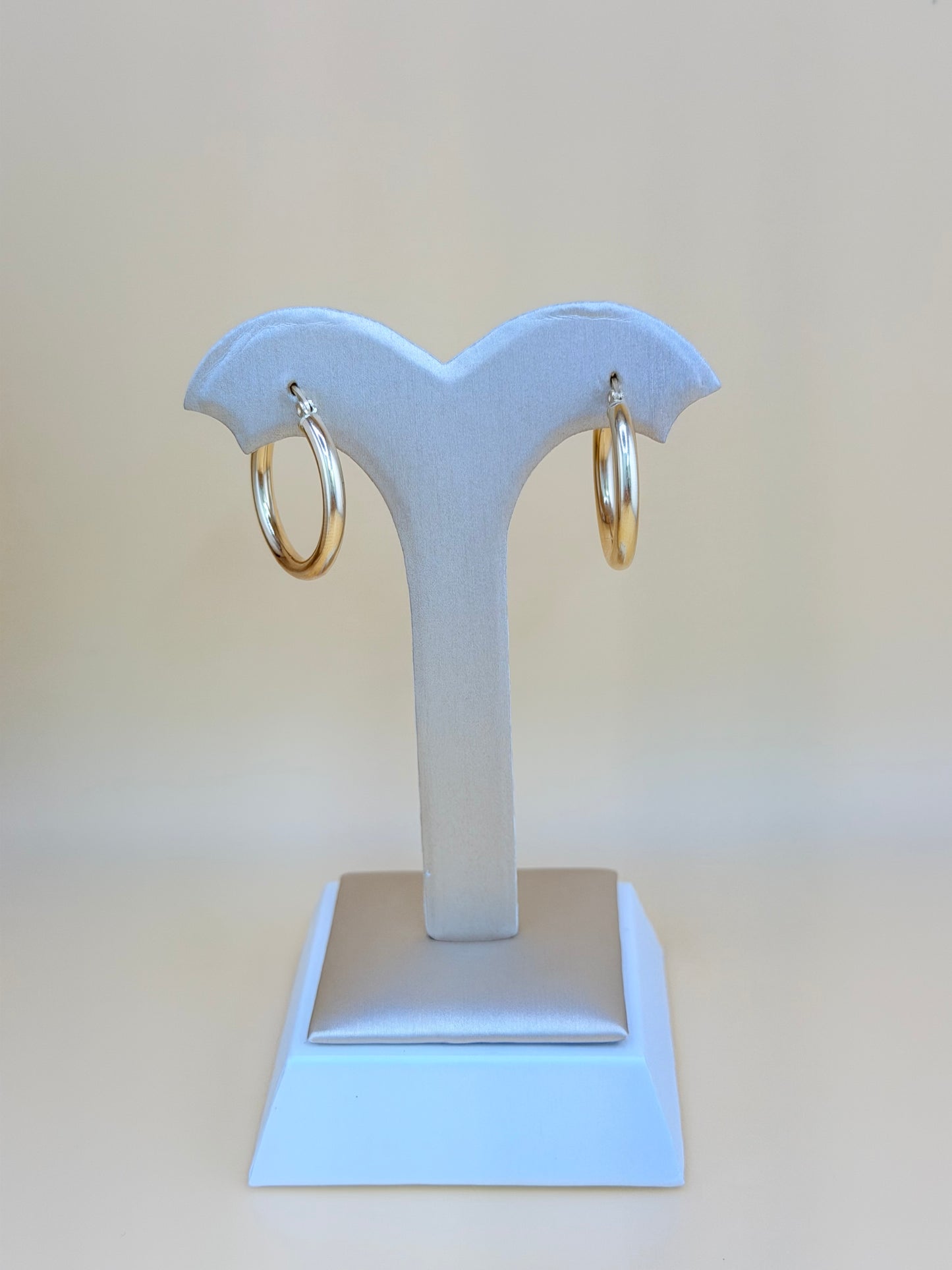 10kt Semi-Solid Gold Hoops Earrings. e