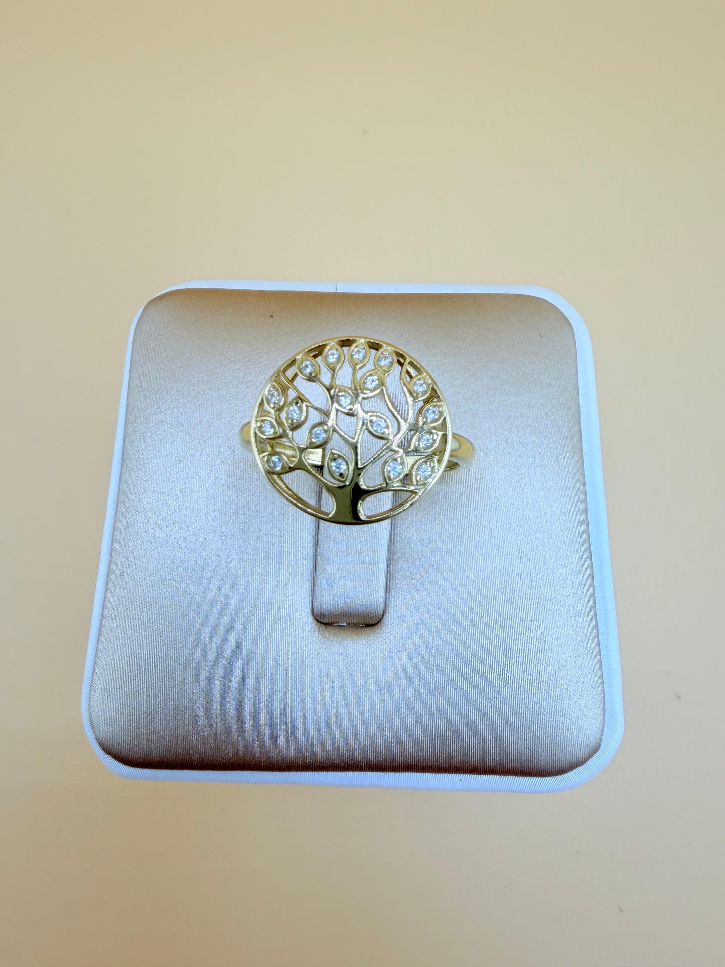 10kt Gold Ring, size 8”. r