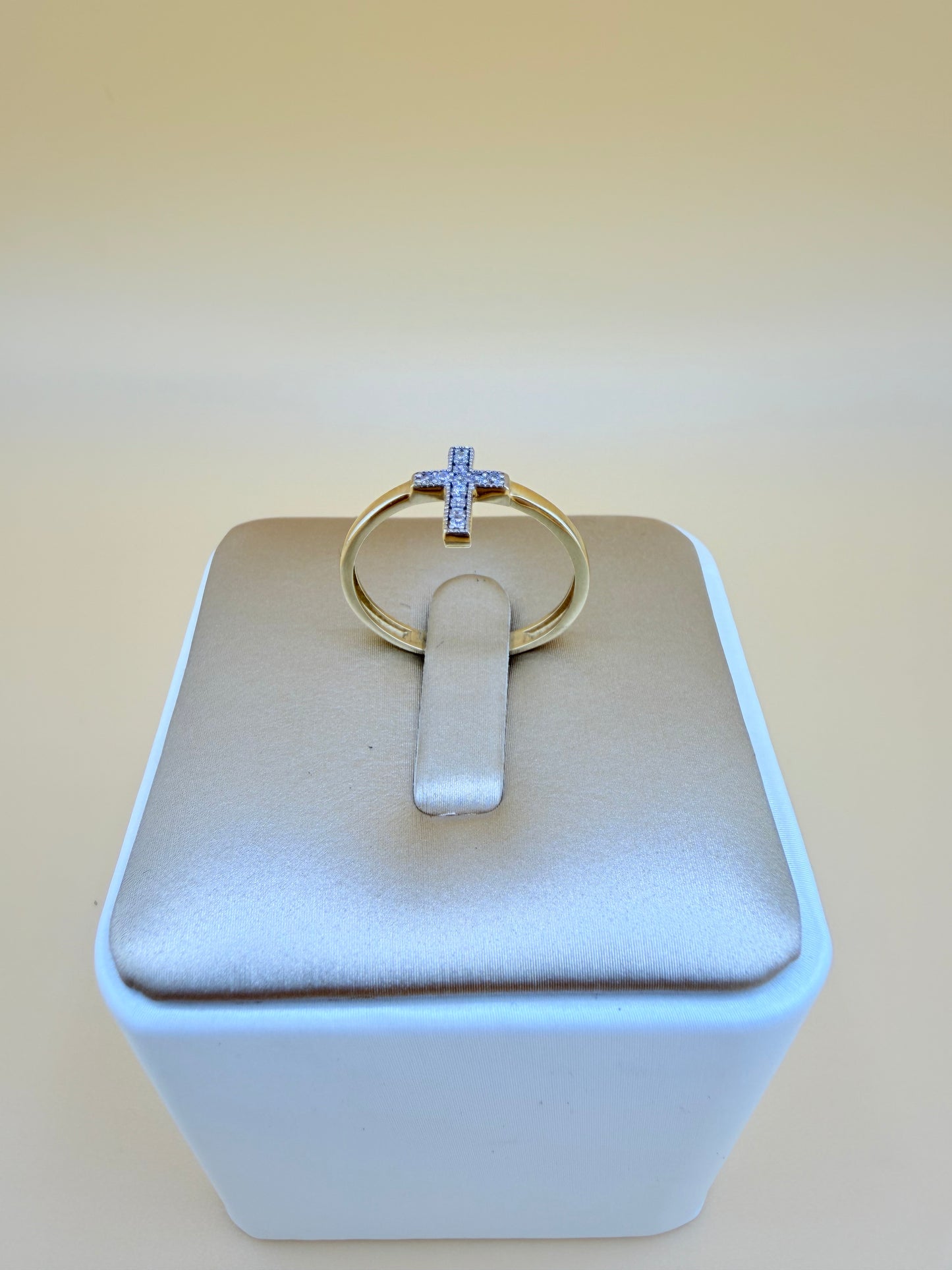 14kt Gold ring, size 7.5”, r