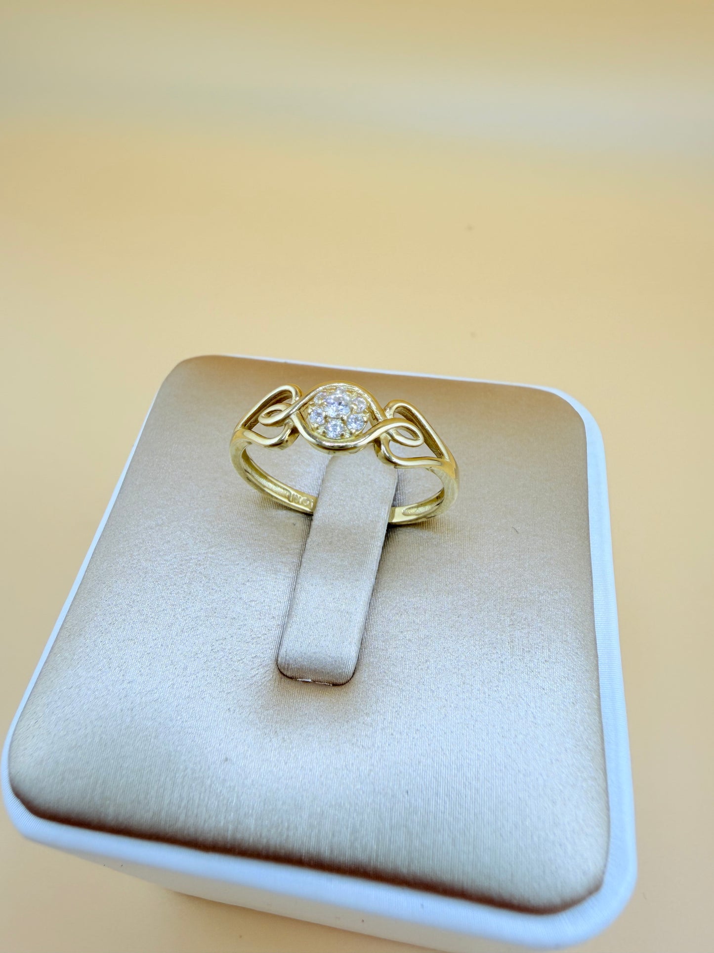 10kt Solid Gold Ring, size 7”. r