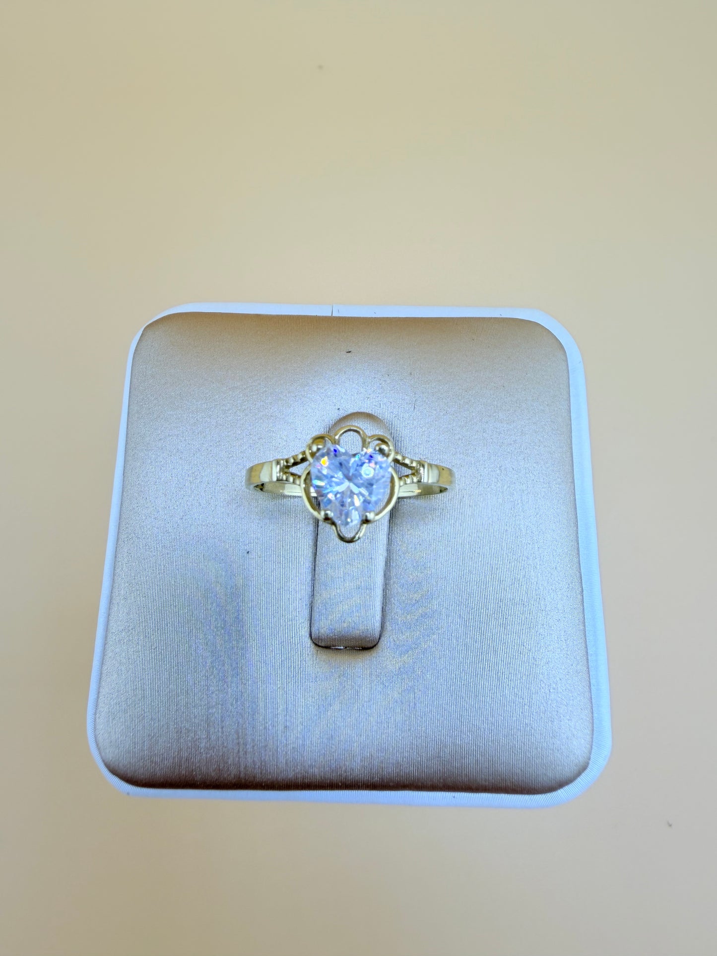 10kt Solid Gold Ring, size 7”. r