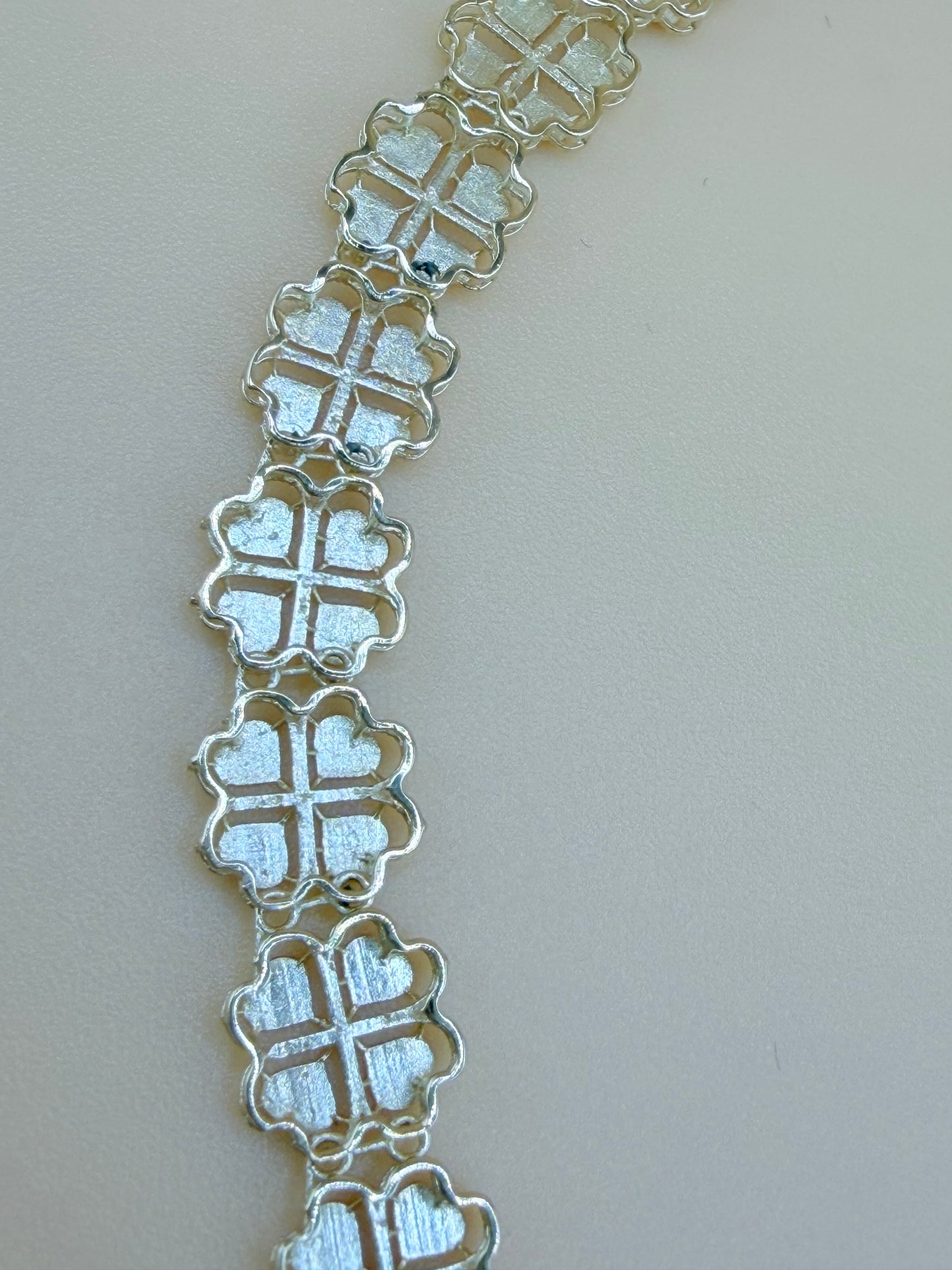 10kt Gold Bracelet, size 7”. 7.5mm Clover.