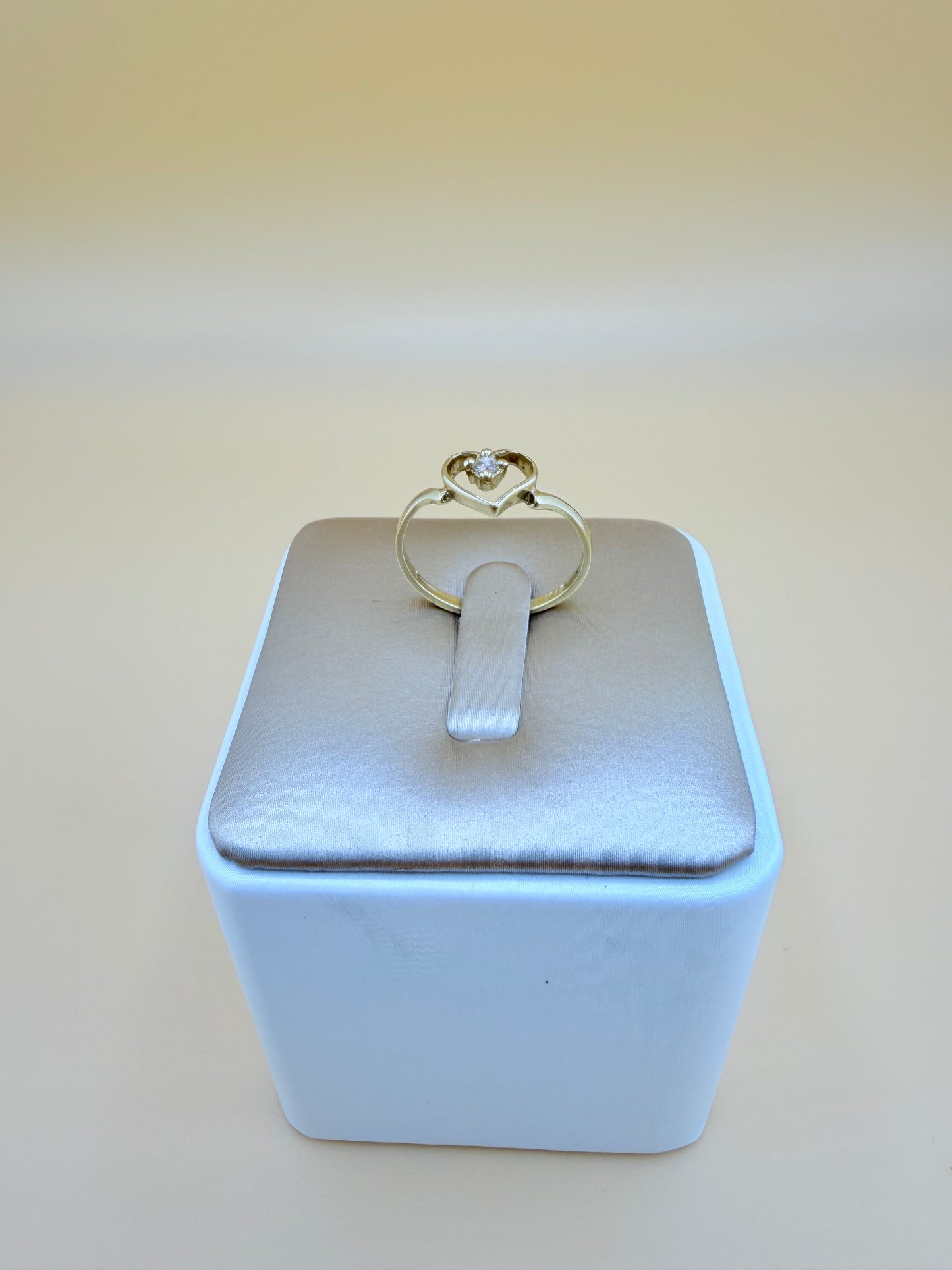 10kt Solid Gold Ring, size 8”. r