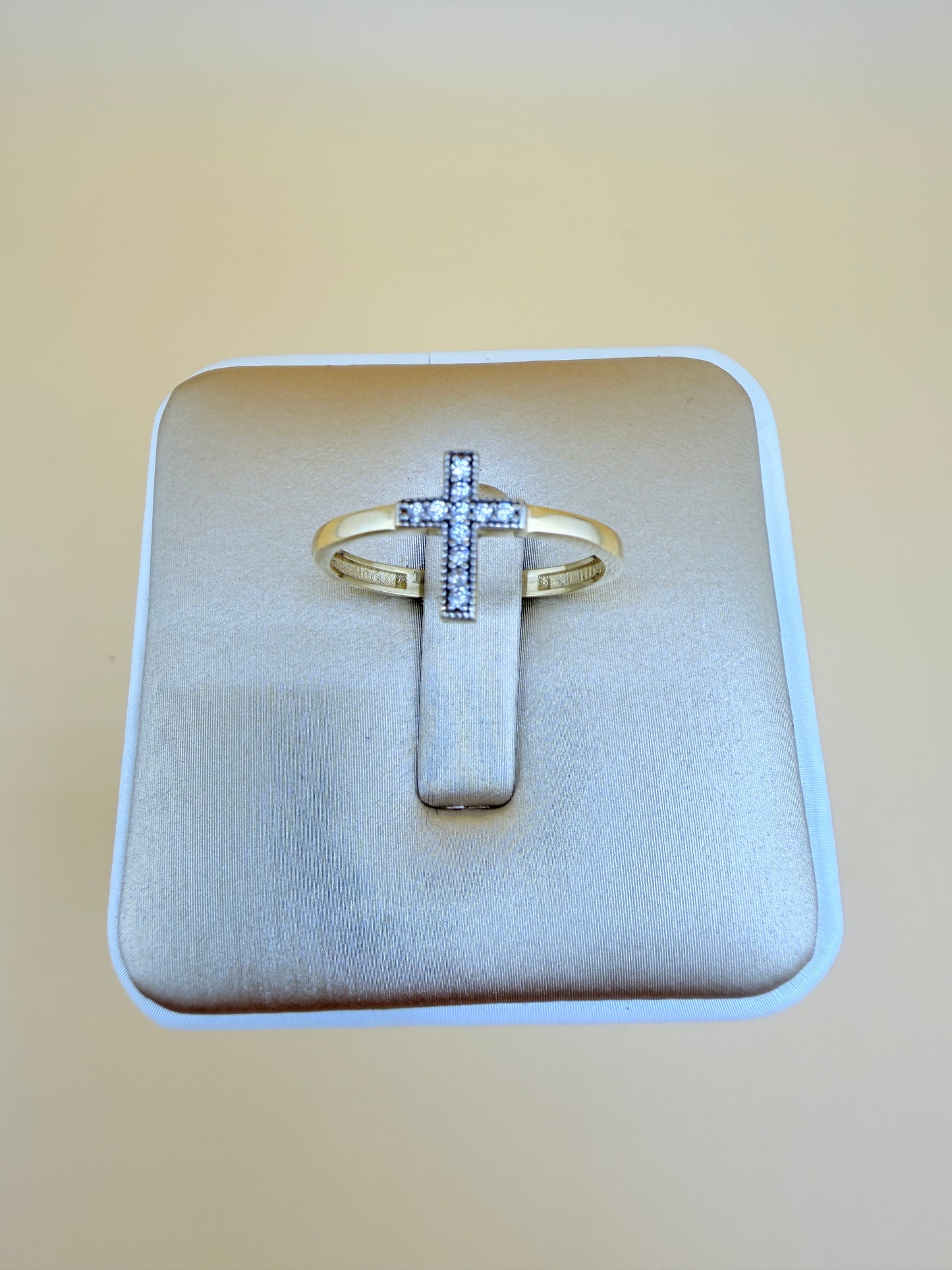 14kt Gold ring, size 7.5”, r