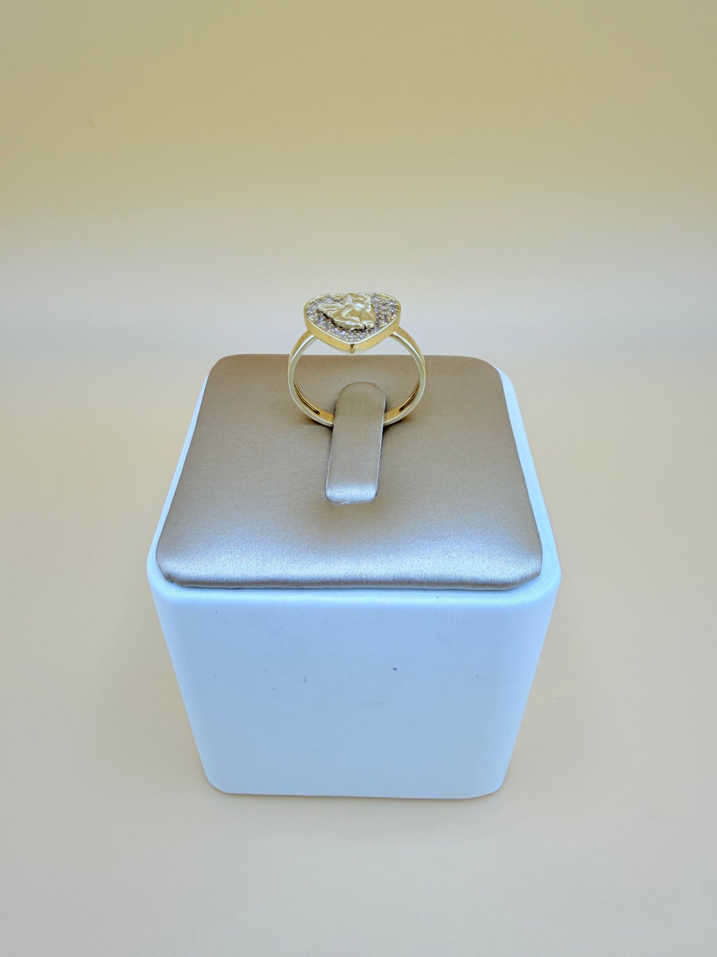 14kt Gold Ring, size 7”. r