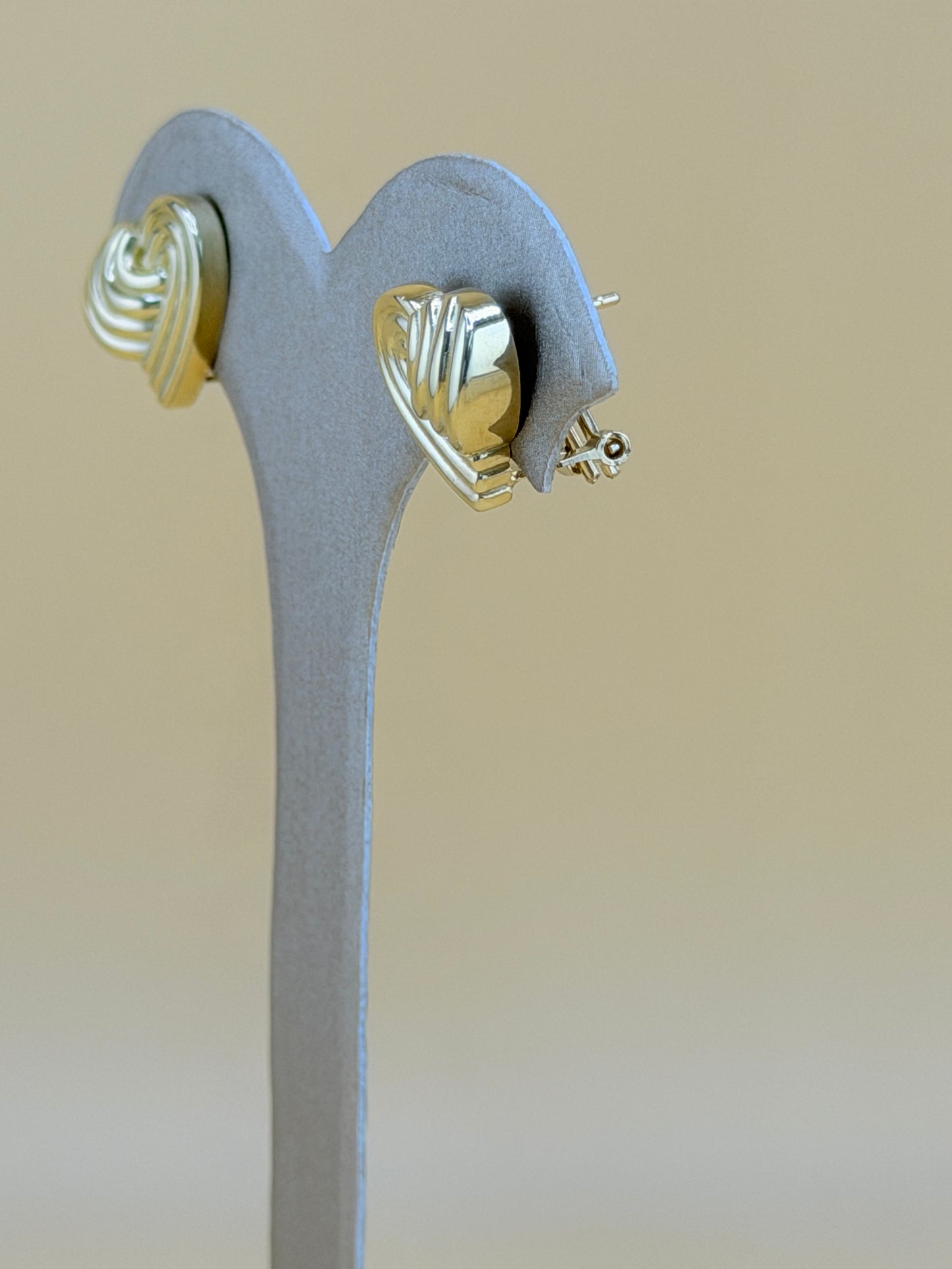 10kt Gold Earrings, measuring 1.3cm in size.