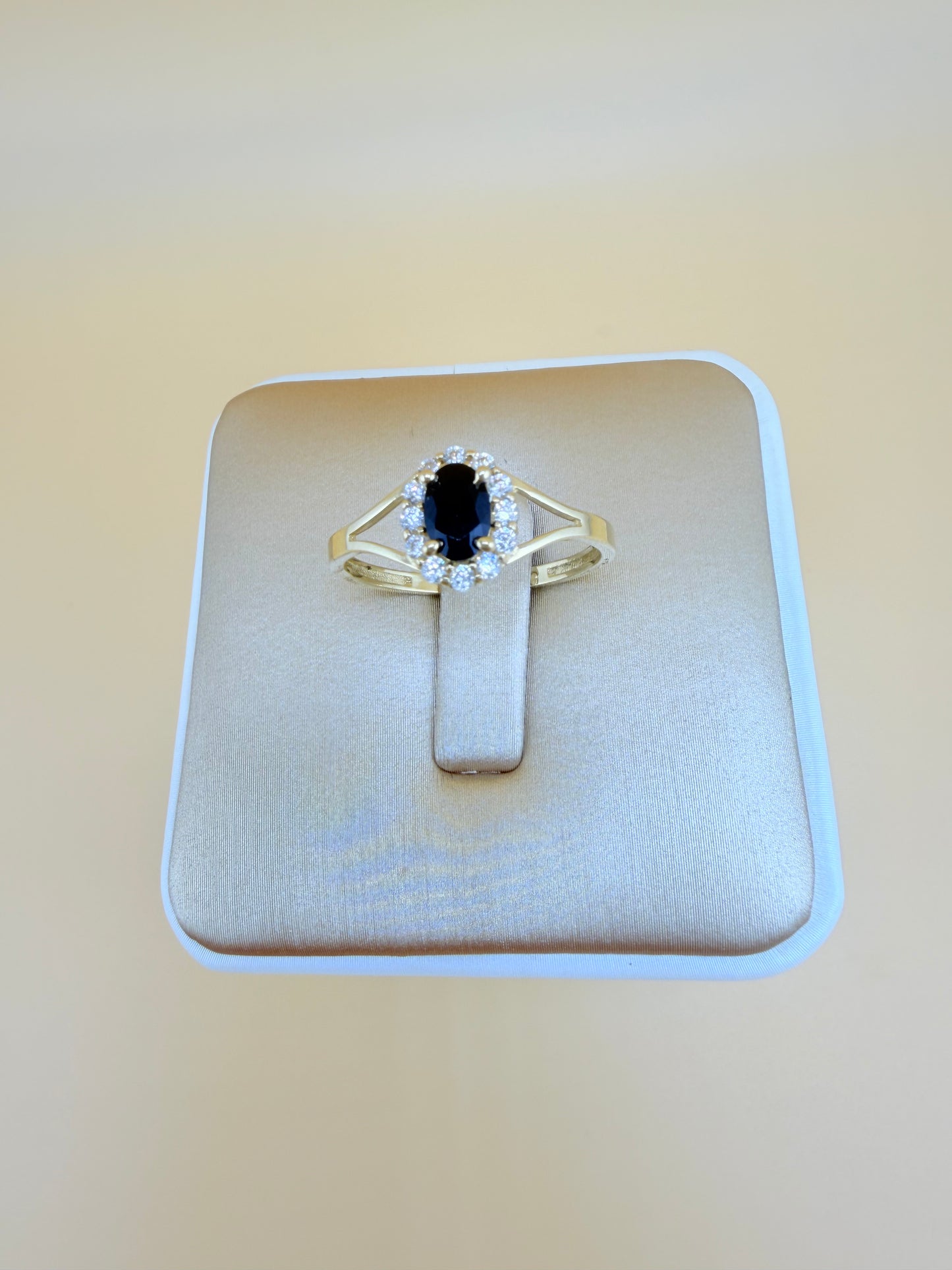 14kt Gold Ring, size 8”, r