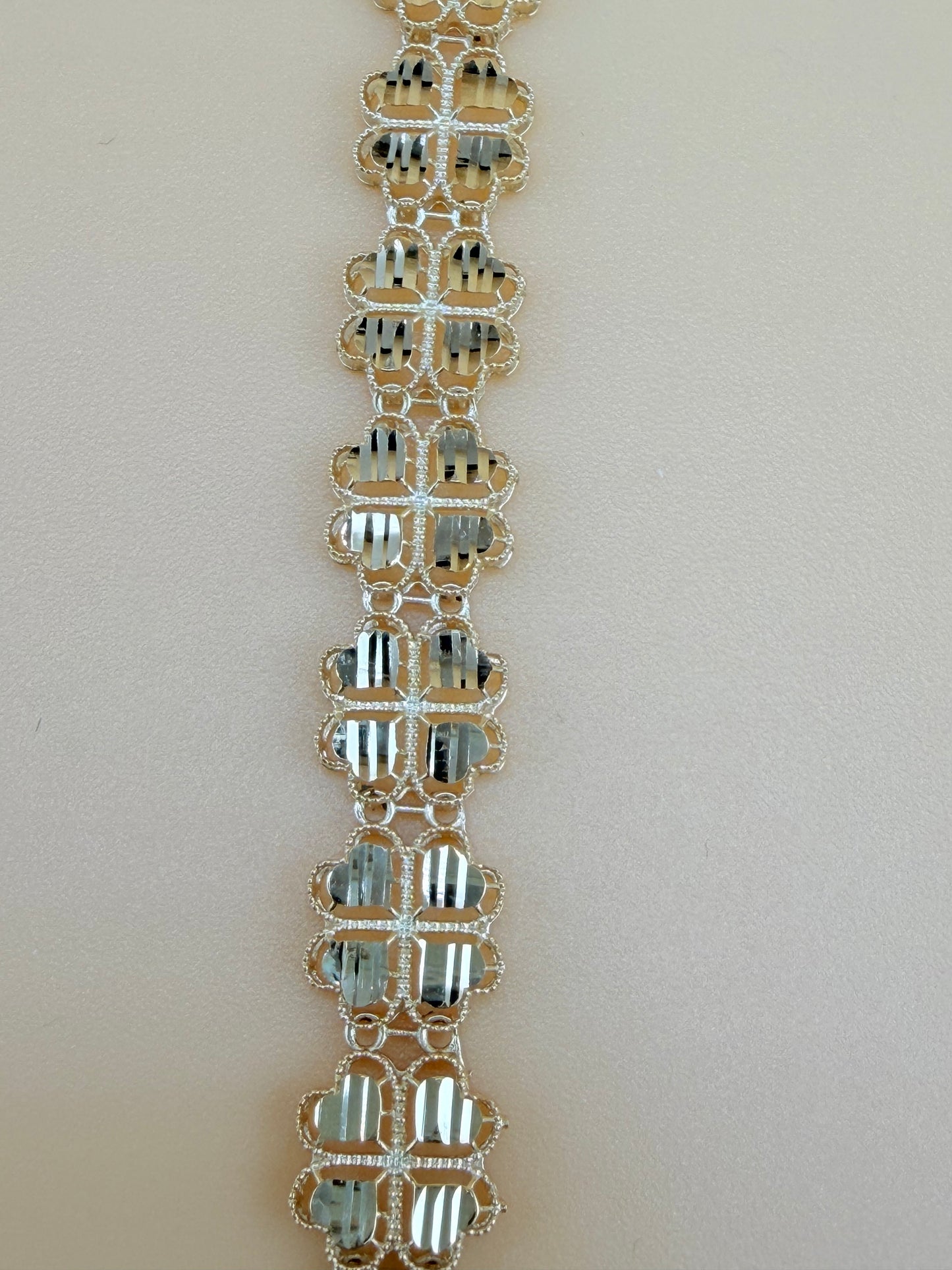 10kt Gold Bracelet, size 7”. 7.5mm Clover.