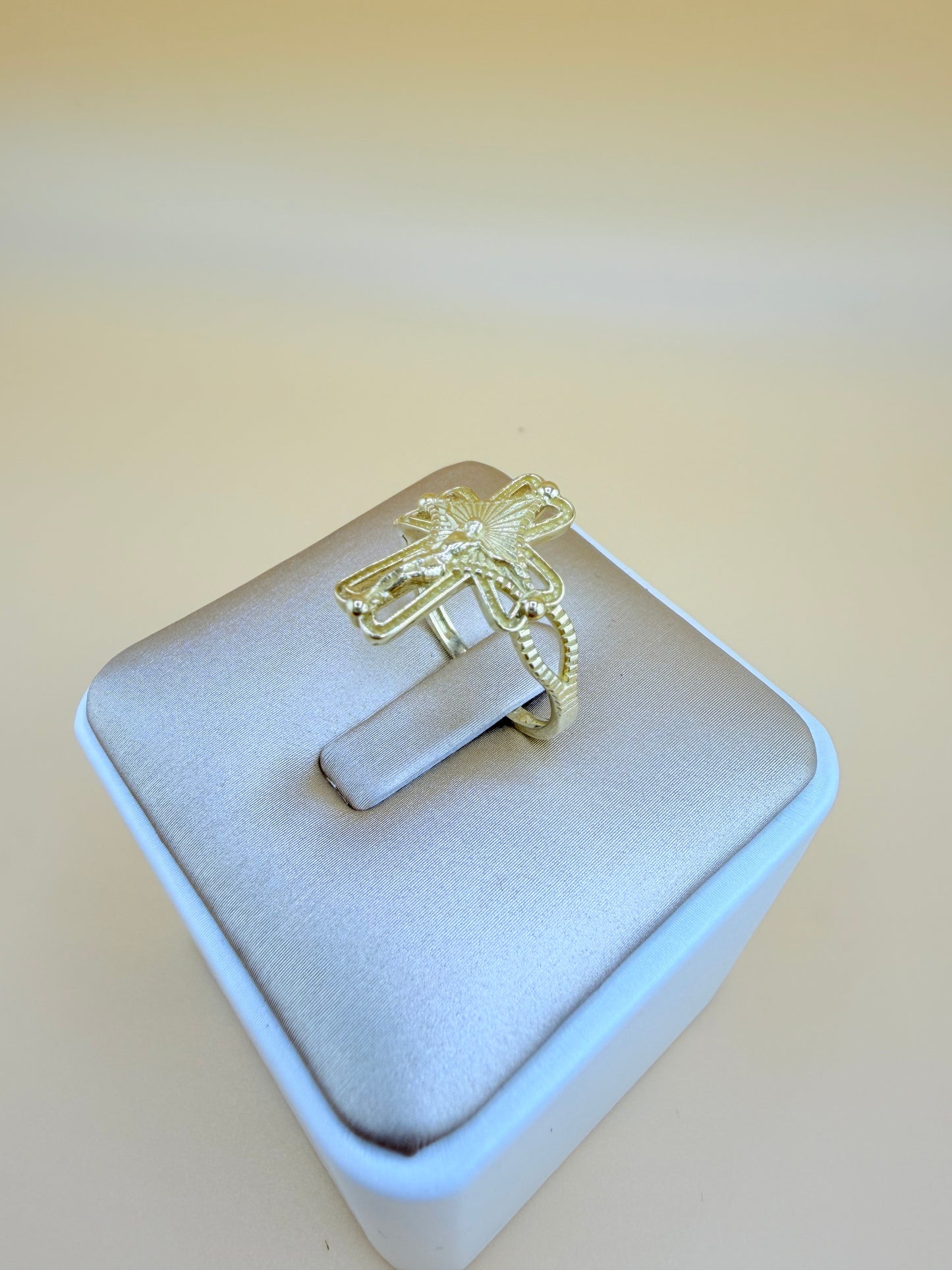 10kt Solid Gold Ring, size 8.5”. r