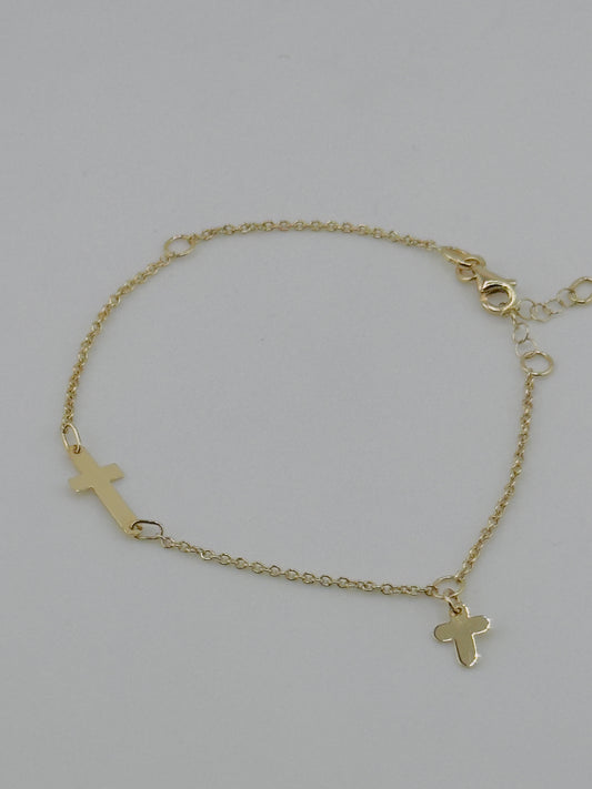 Cross Bracelet 14kt, size 7''-8''.