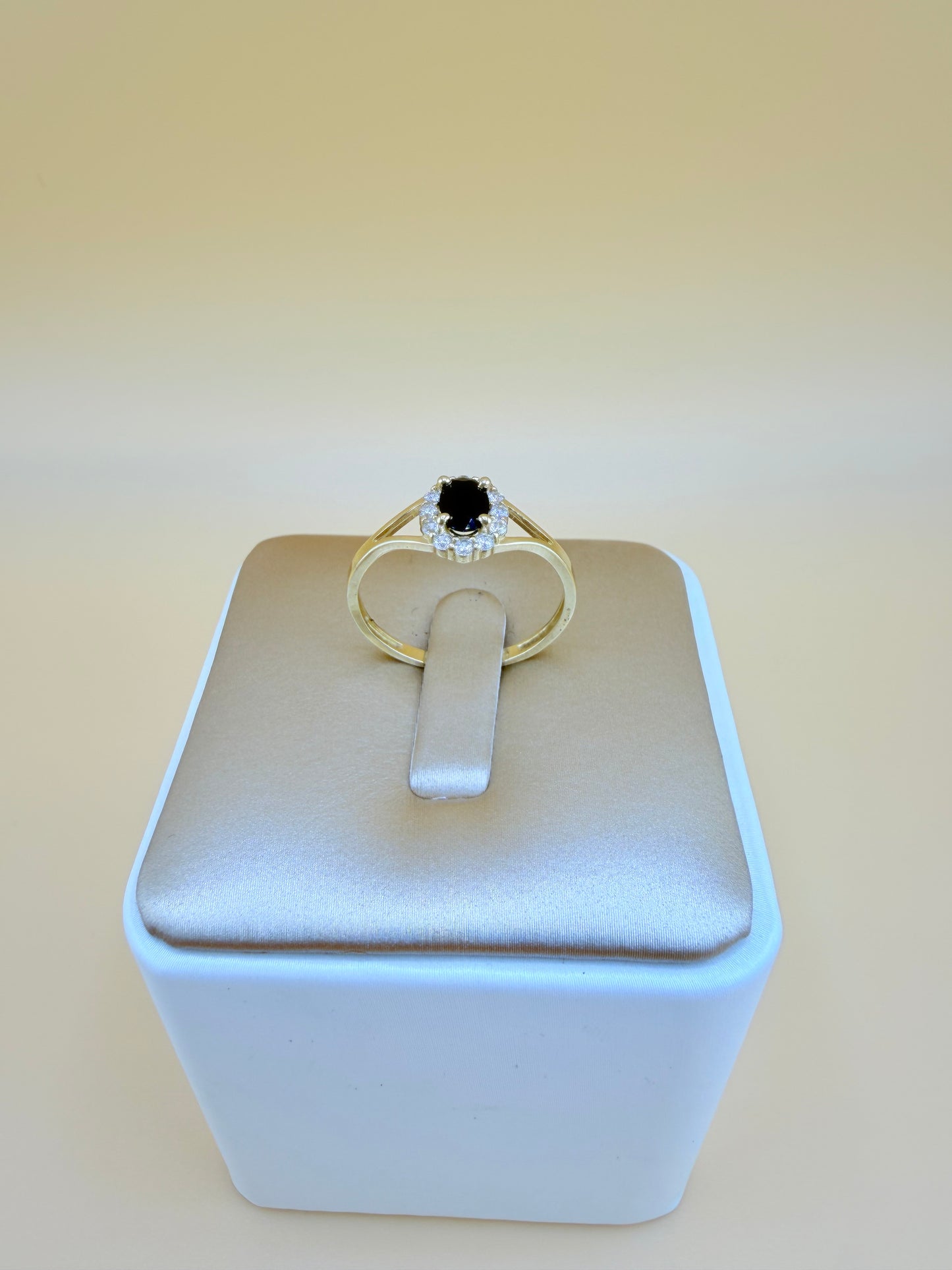 14kt Gold Ring, size 8”, r