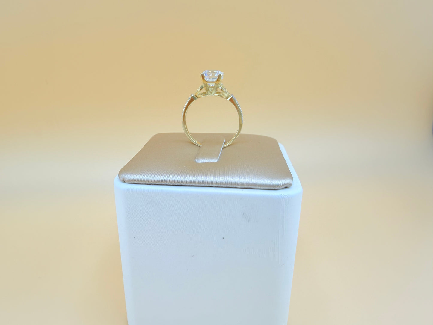 14kt Gold Ring, size 7”. r