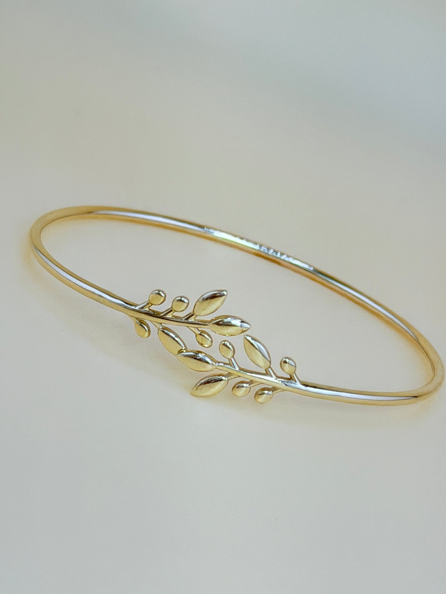 14K Gold Bangle Bracelet, Size 7.5”.