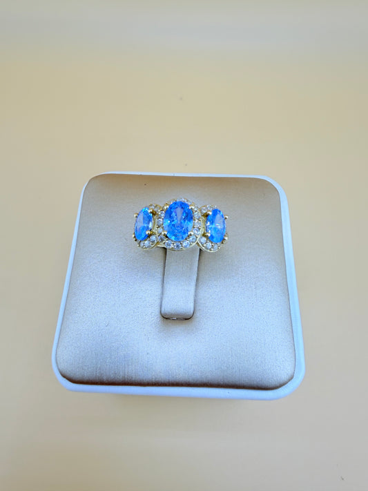 10kt Gold Ring, size 7”. r
