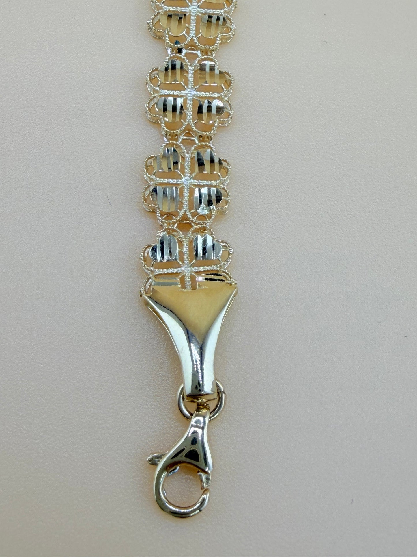 10kt Gold Bracelet, size 7”. 7.5mm Clover.