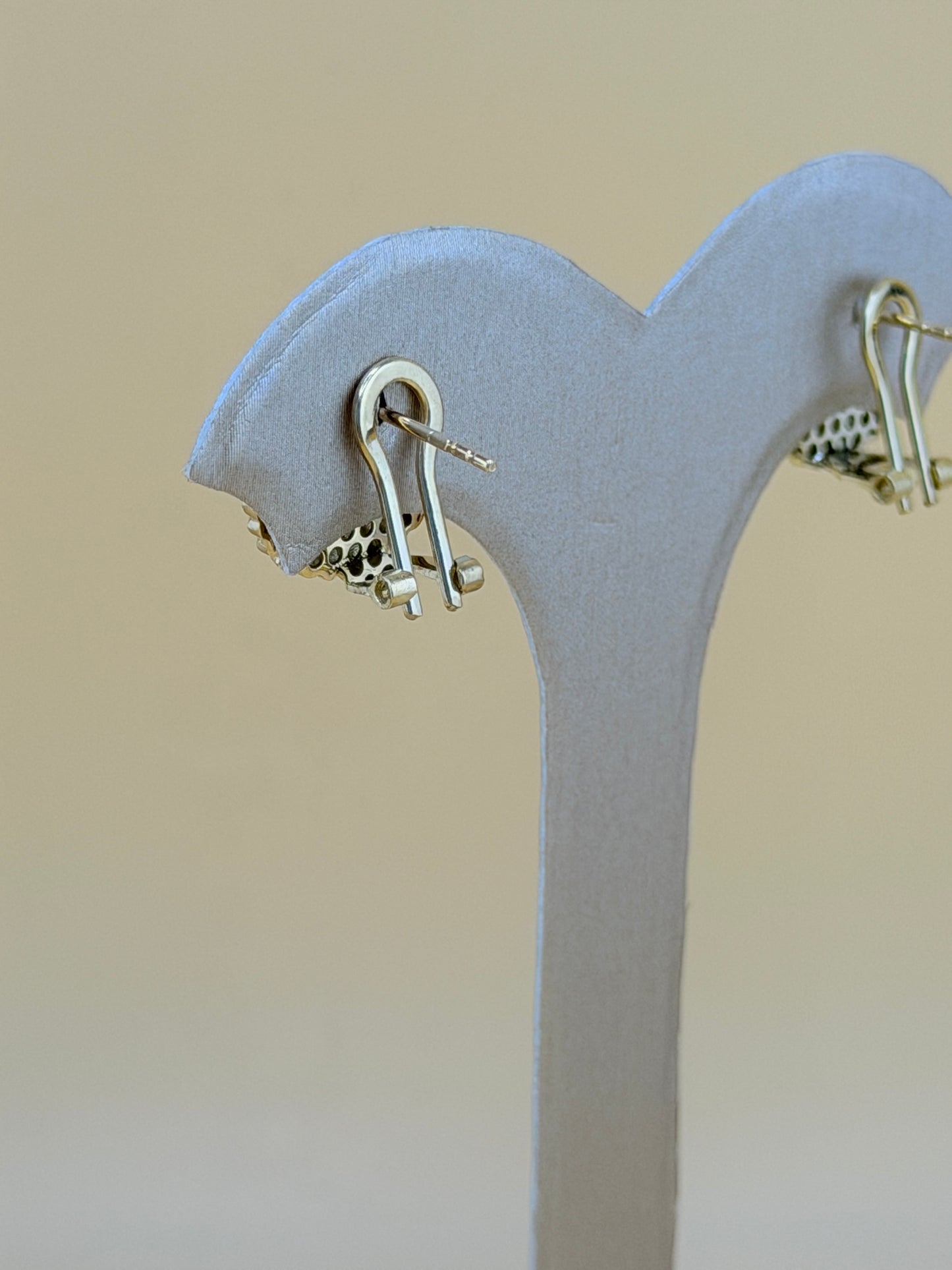 10kt Gold Earrings, measuring 1.4cm in size.