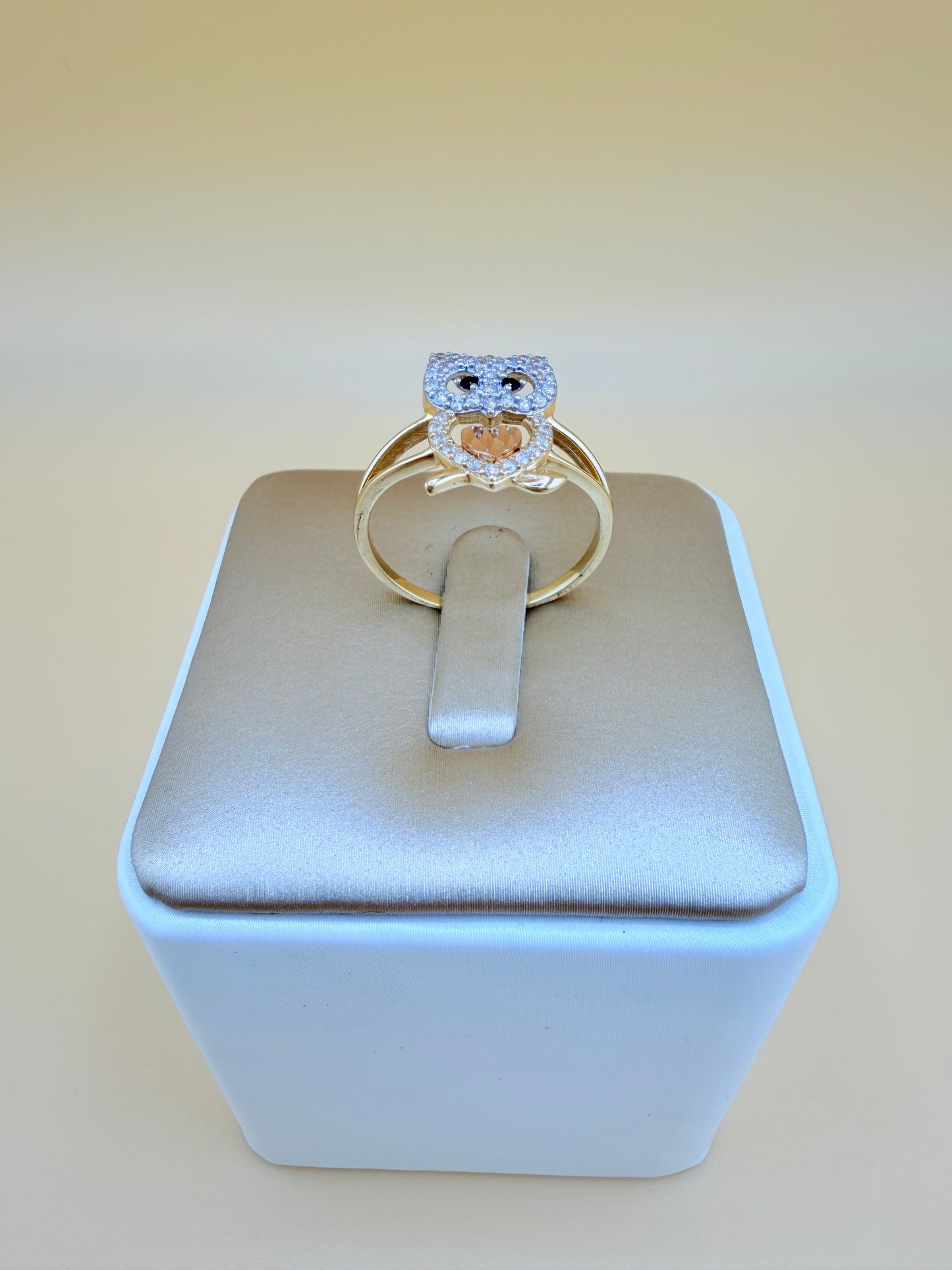 14kt Gold Ring. Size 8”, r