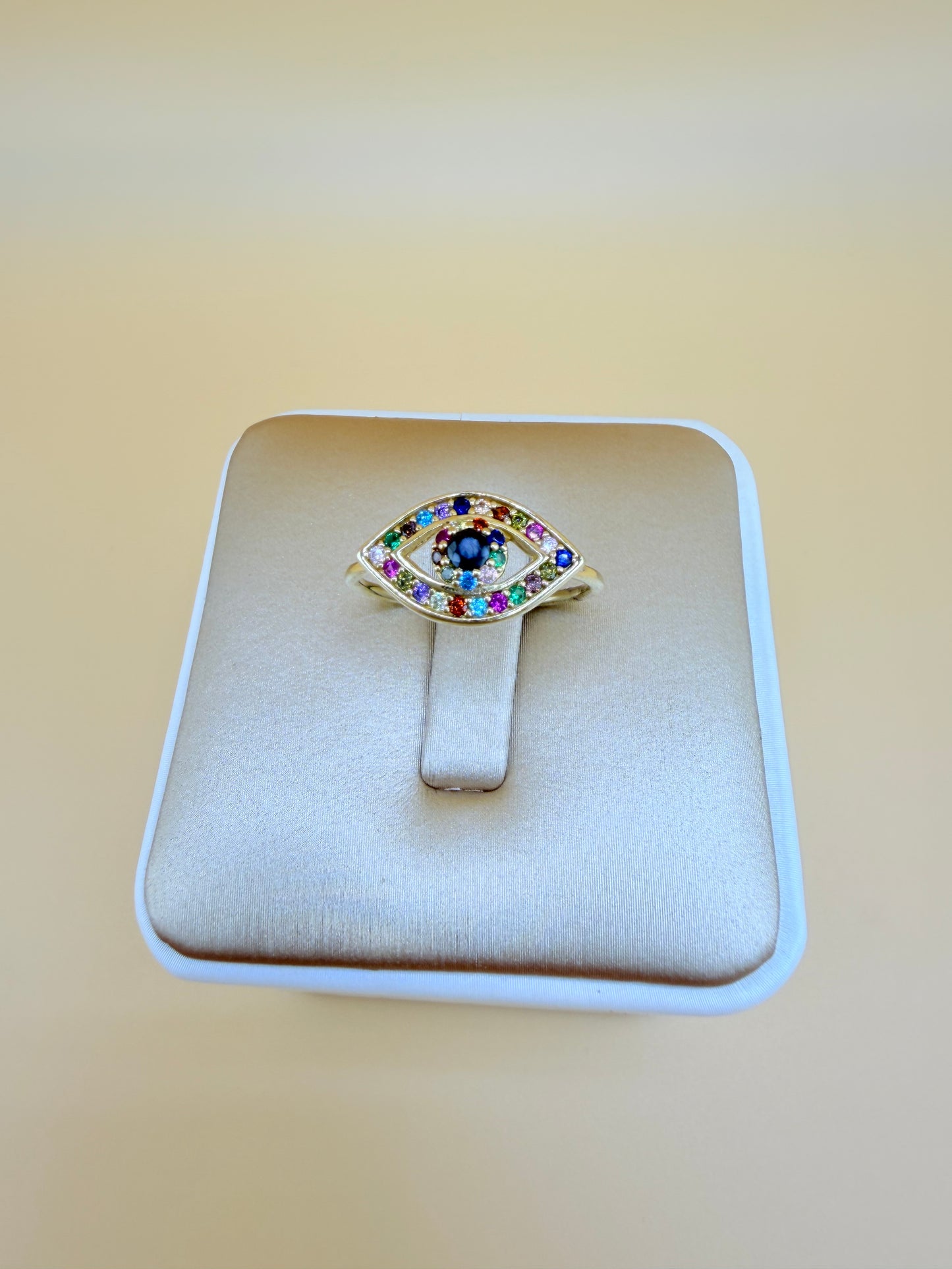 14kt Gold Ring, size 7”. r