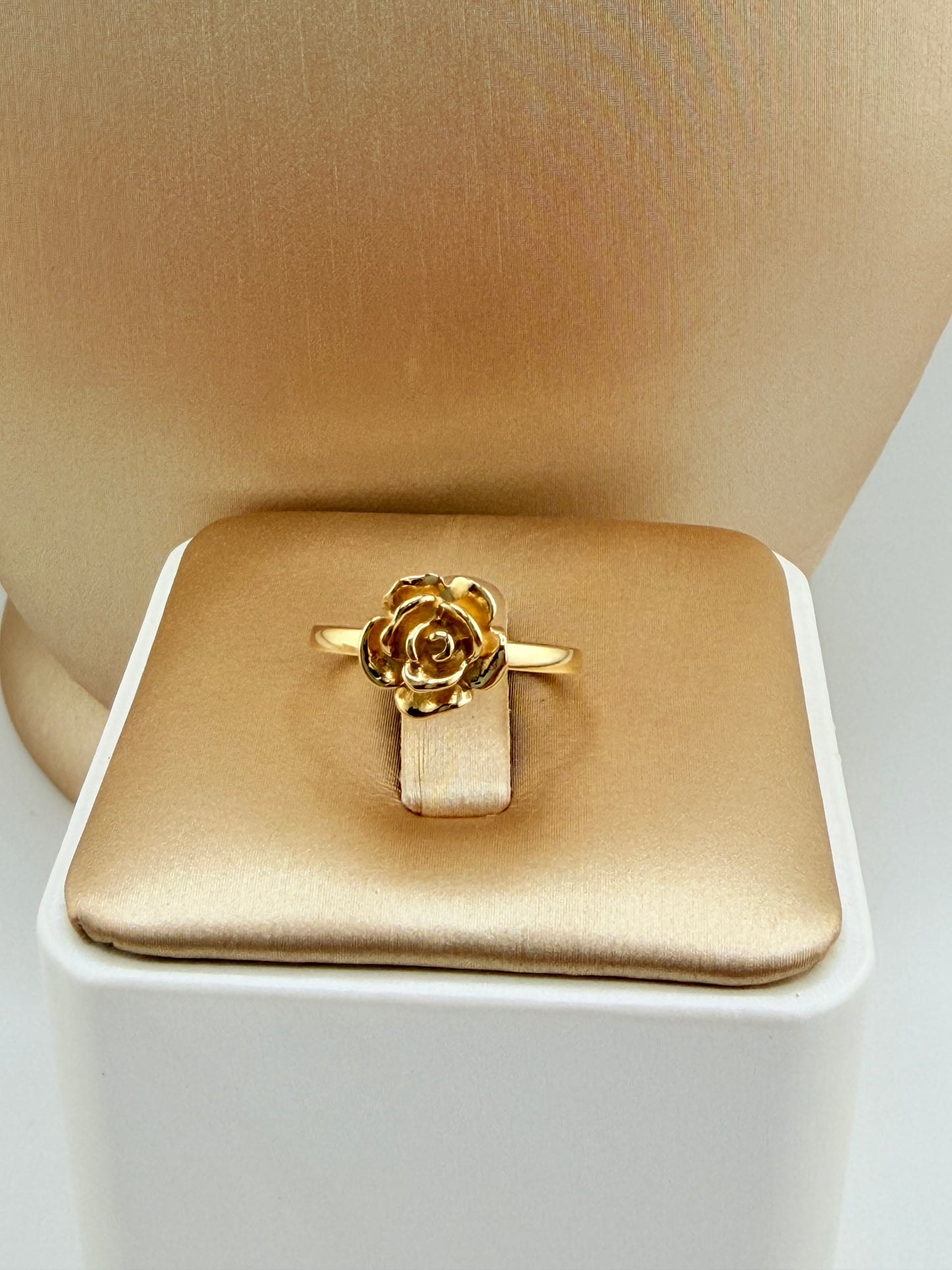 14kt Solid Gold Ring. Size 6”. r