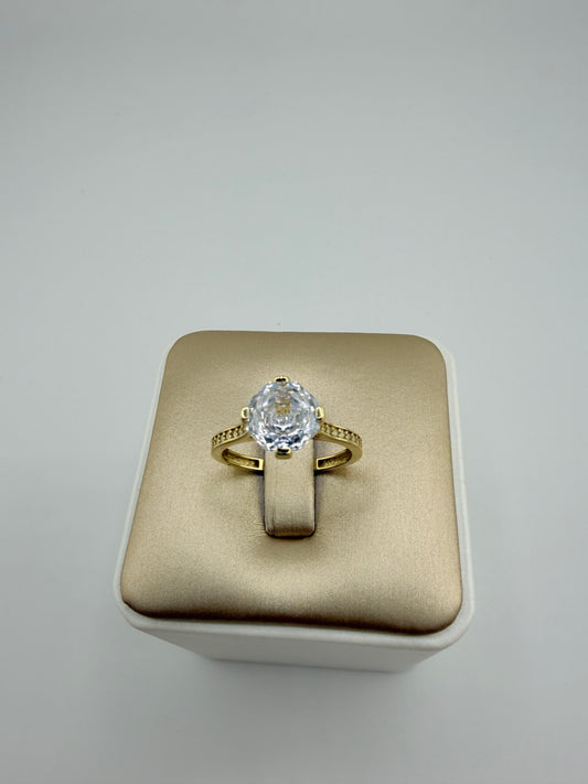 14kt Gold Ring with Clear Stone, Size 7. r