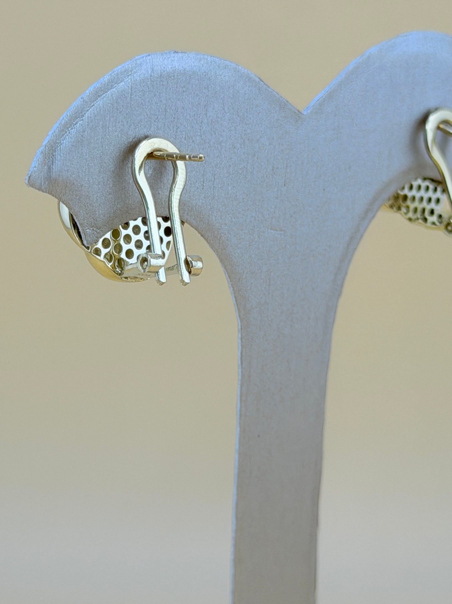 10kt Gold Earrings. 1.5cm.
