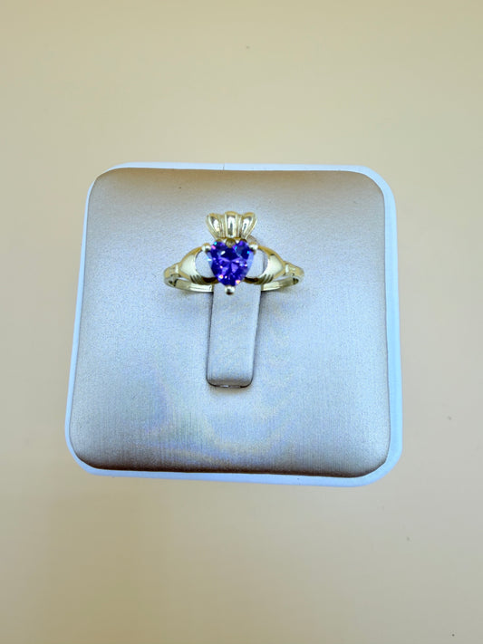 10kt Gold Ring, size 7”. r