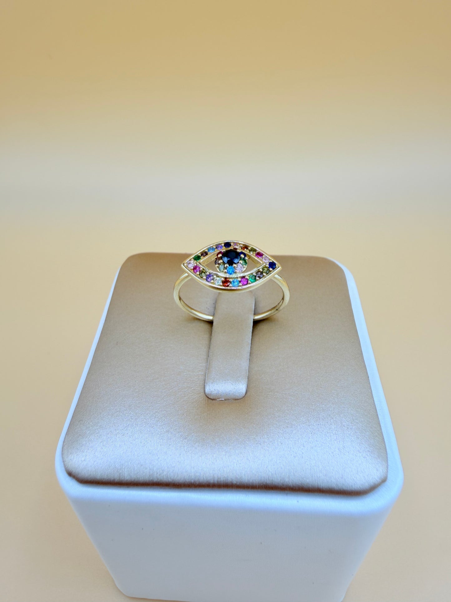 14kt Gold Ring, size 7”. r