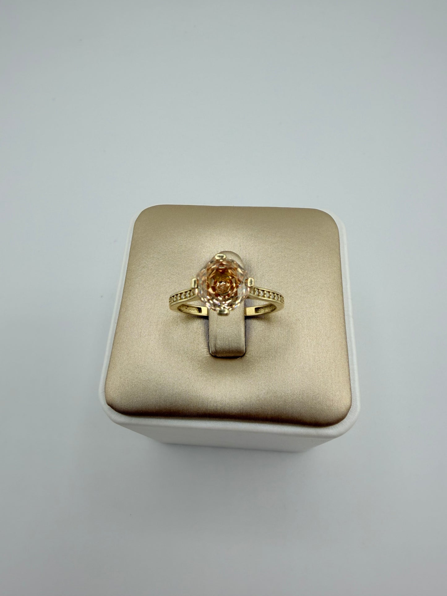 14kt Ring, size 7”. r
