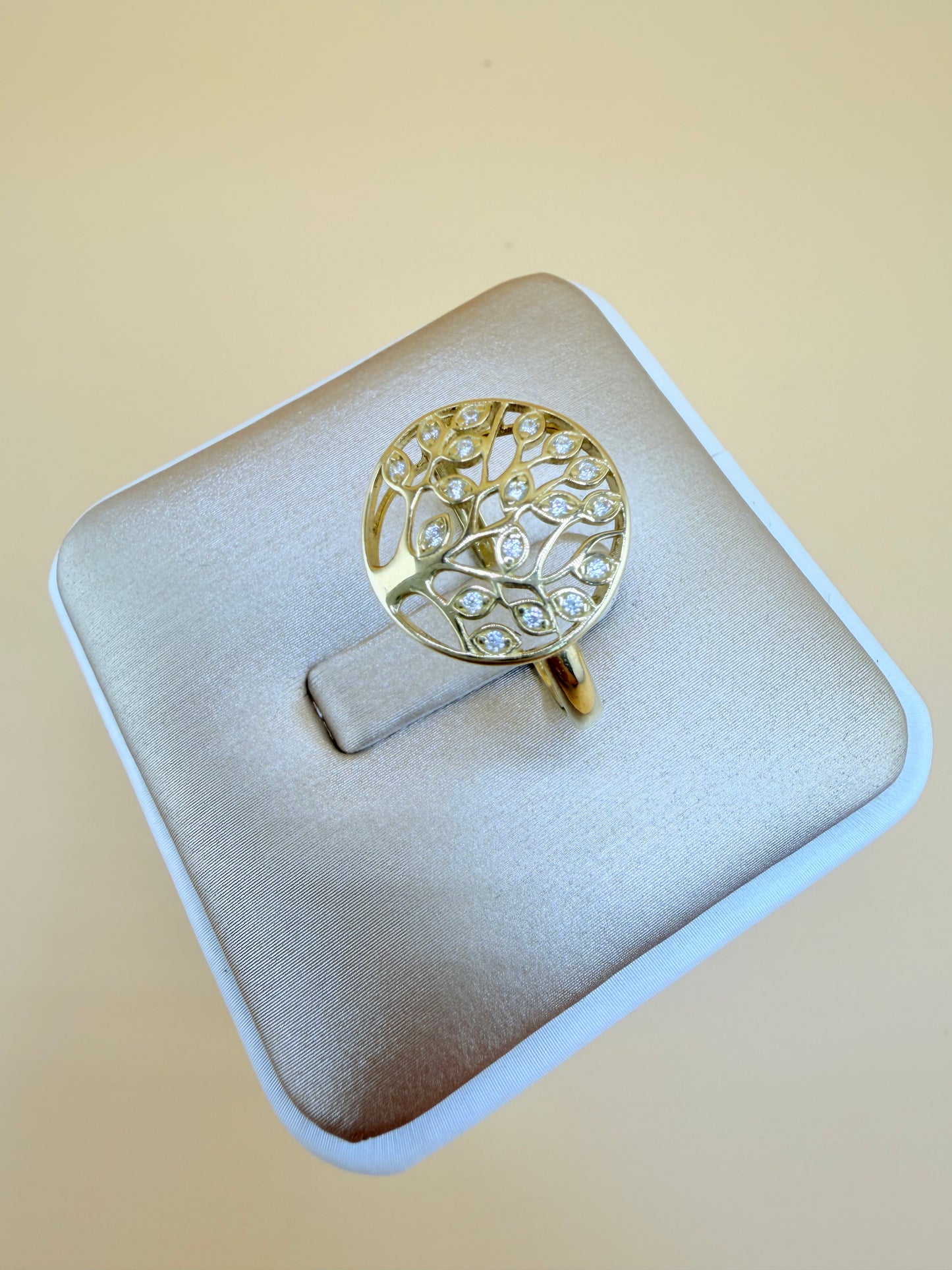 10kt Gold Ring, size 8”. r