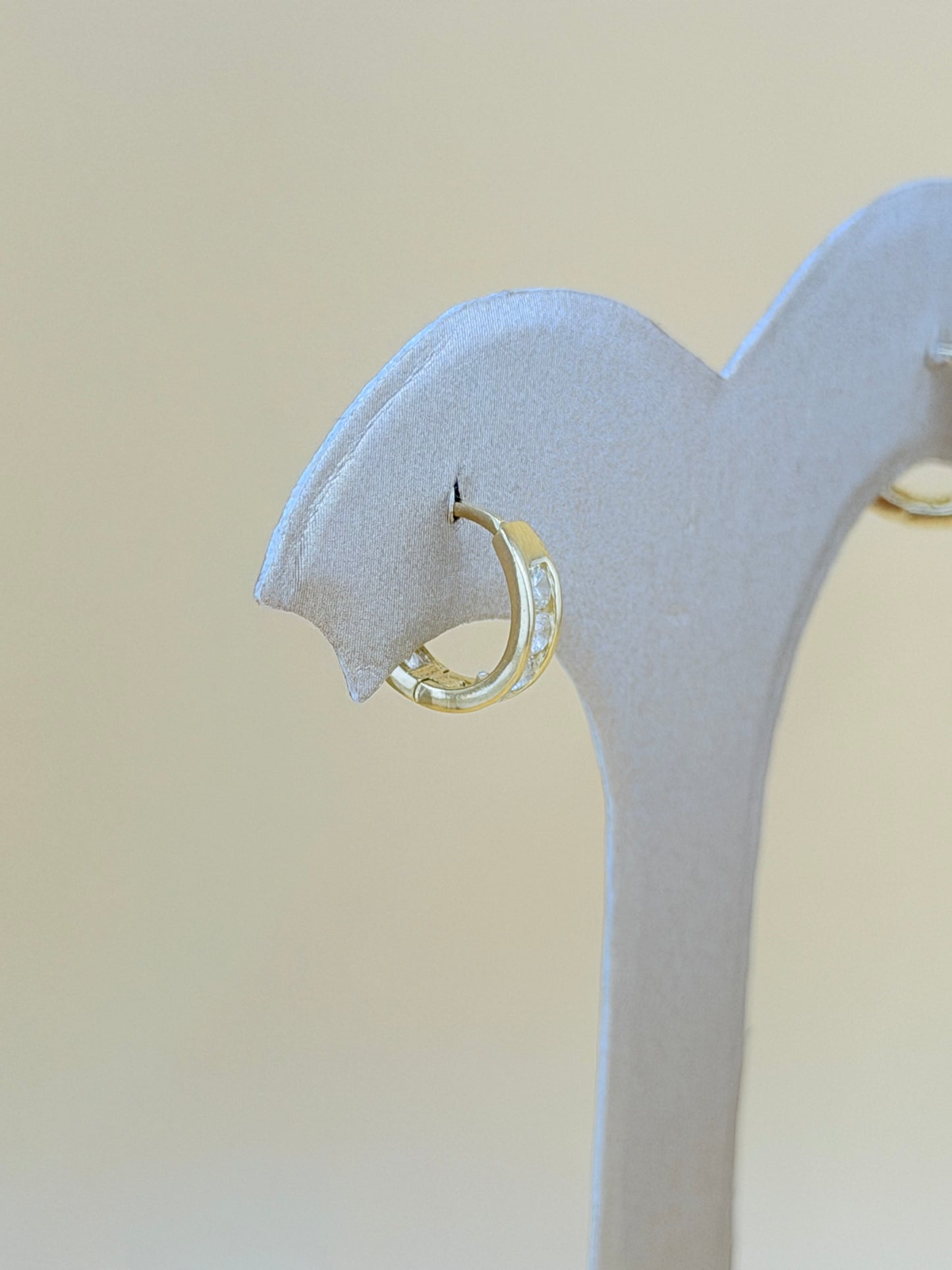 14kt Gold Small Hoop Earrings with Stones, 1.1 cm in Diameter. e