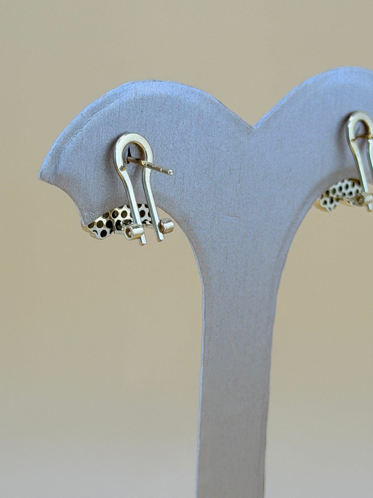 10kt Gold Earrings, measuring 1.4cm in size.