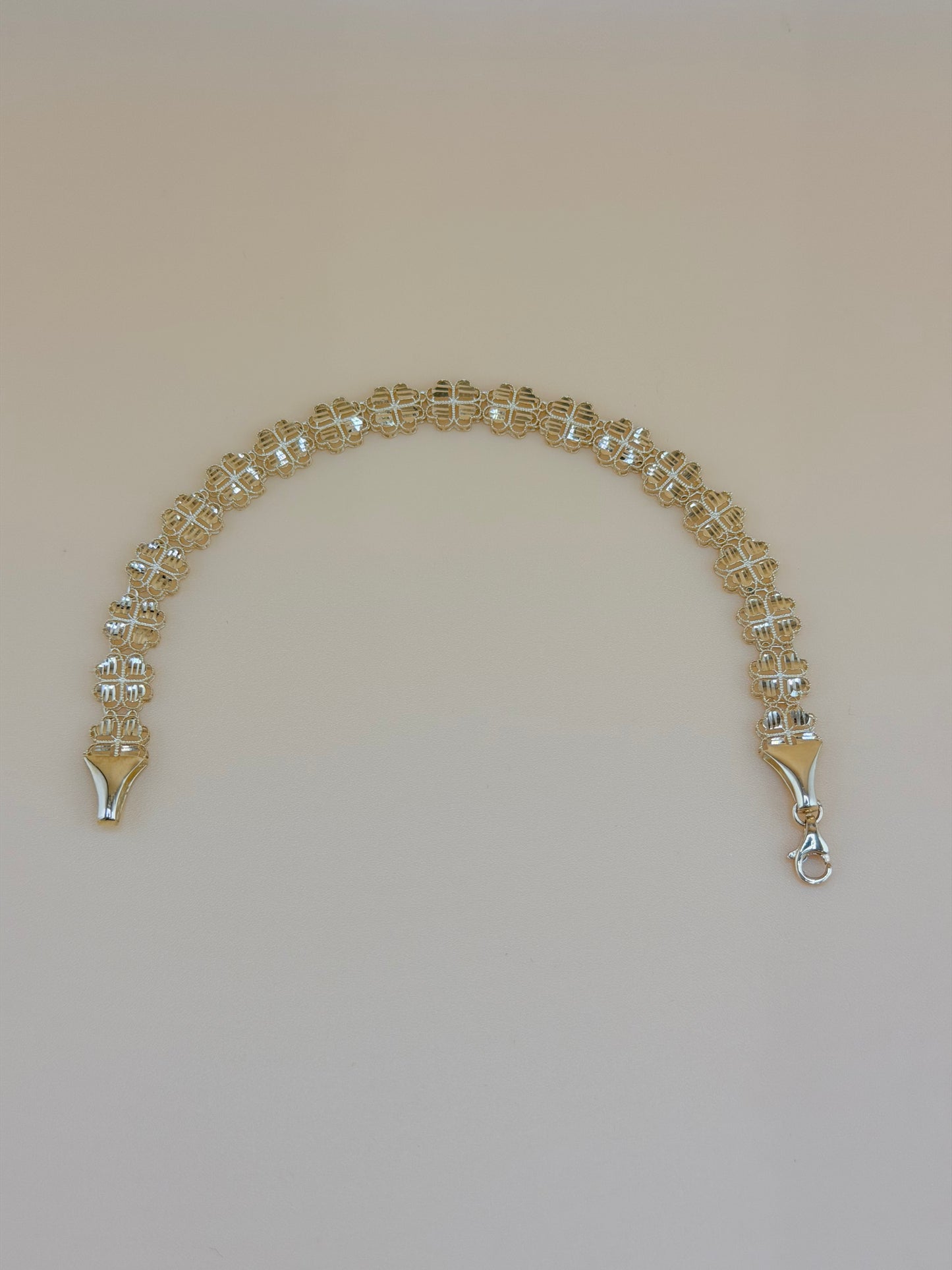 10kt Gold Bracelet, size 7”. 7.5mm Clover.