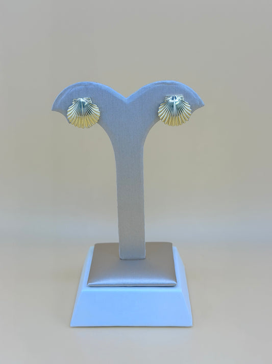 10kt Gold Earrings, measuring 1.4cm in size.
